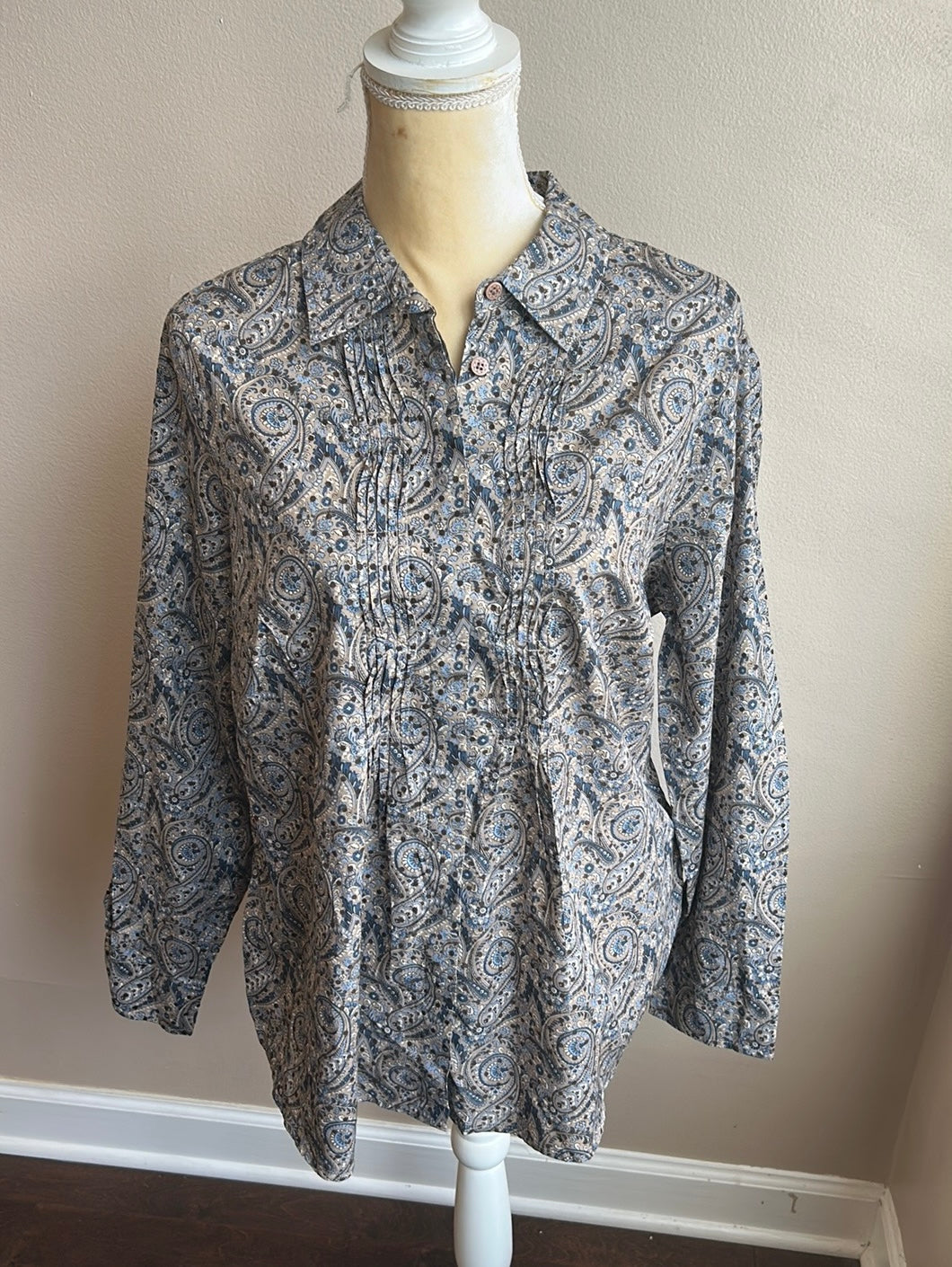 Urban Cotton Company Women’s Dress Shirt Work New Sz S ST2225 Paisely