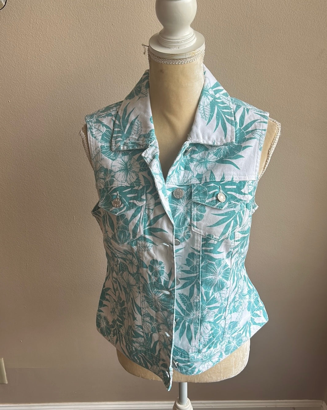 Roz & Ali Women’s Tropical Denim Vest Sz M New Floral ST2125