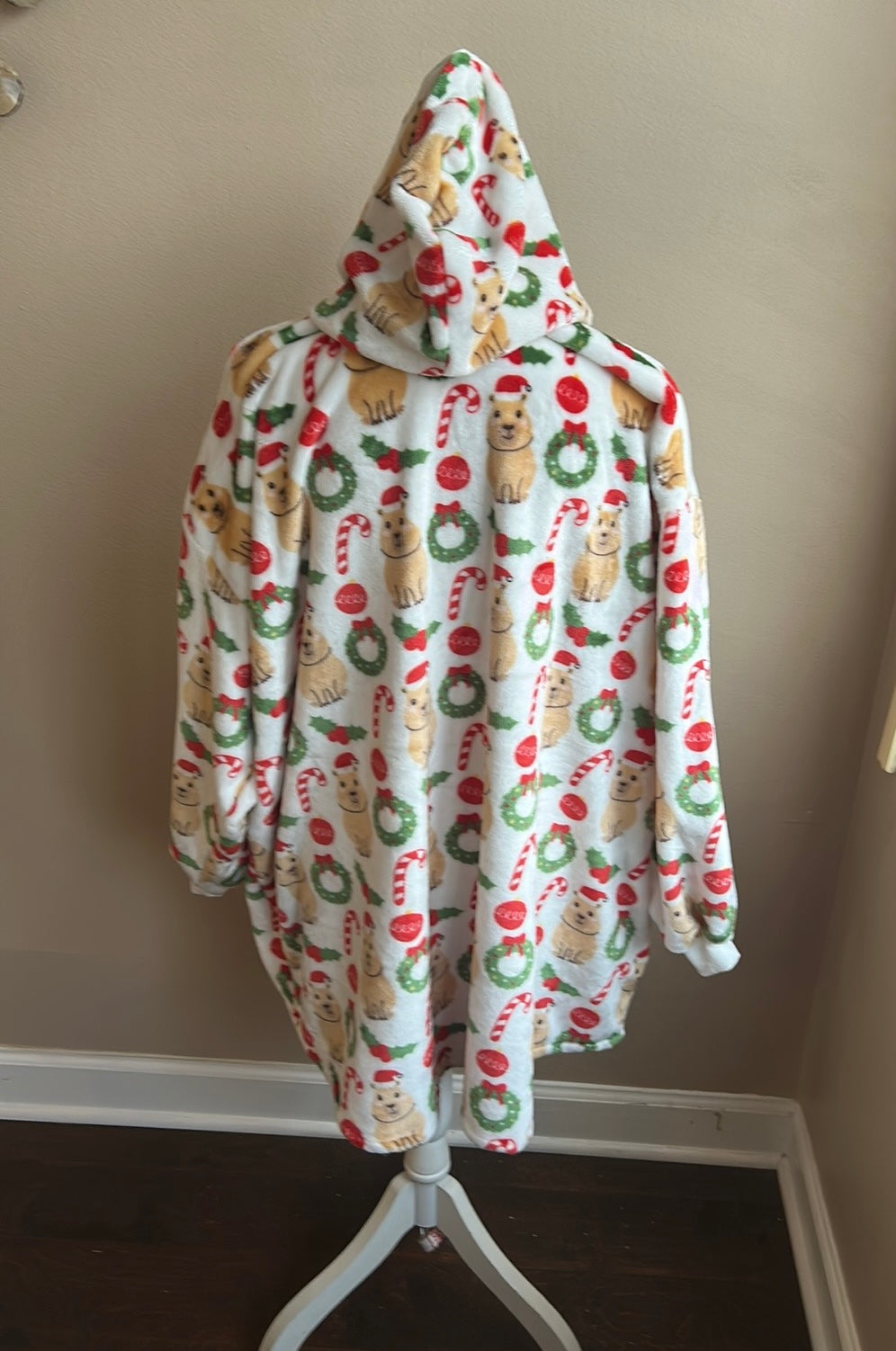 Marlo Lorenz Throwzy Poncho Christmas Santa Dog Wreath Holly Candy Cane New