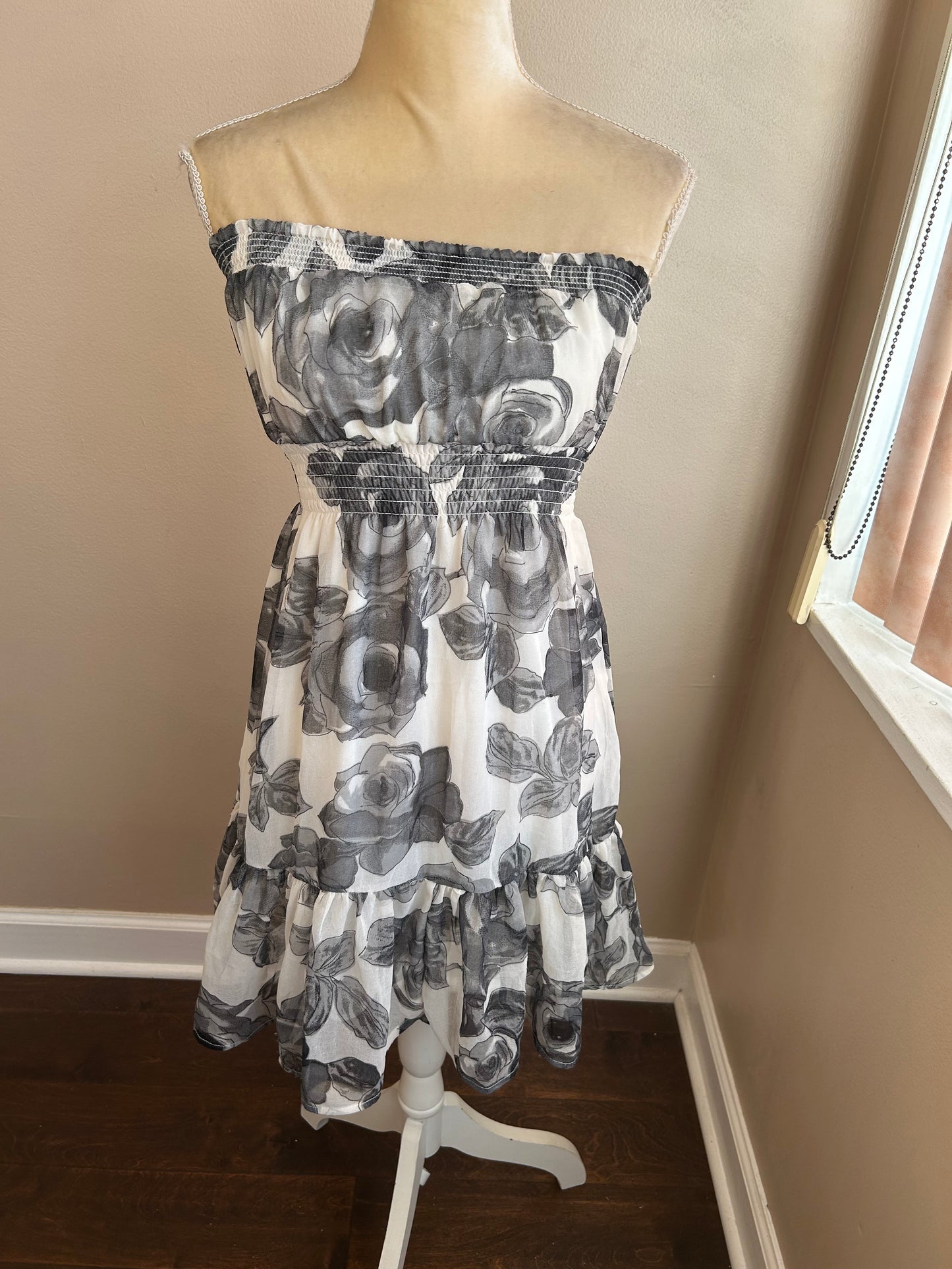 New womens mini dress Pink floral print smocked strapless sz M 4124