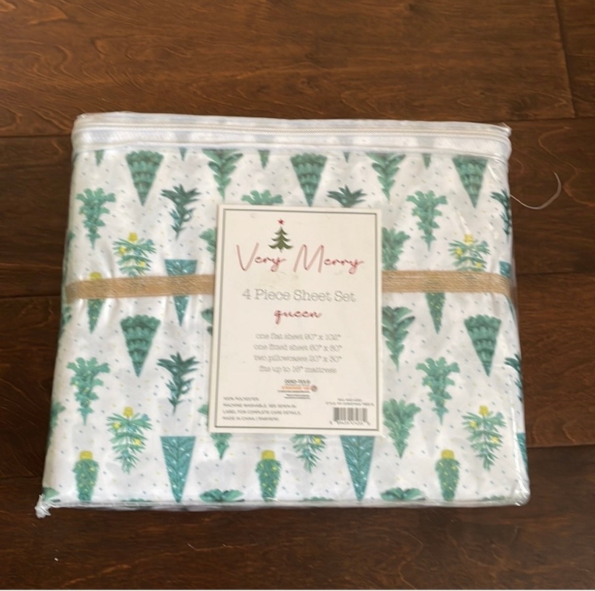 Very Merry Christmas Tree Holiday Sheet Set New Polka Dot
