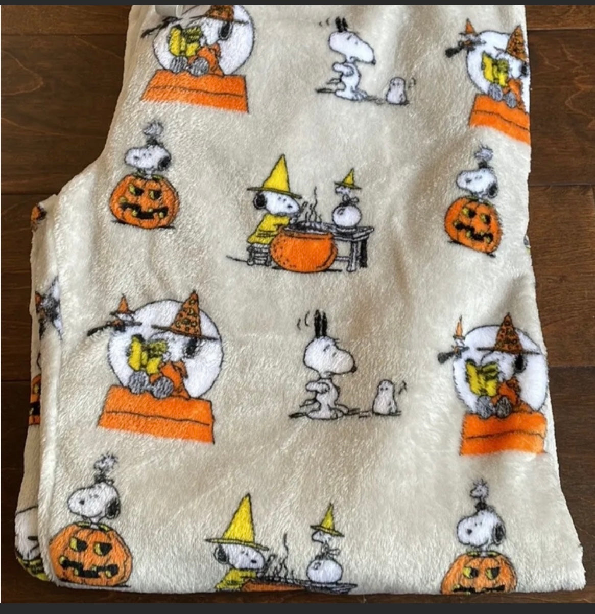Peanuts womens Halloween Snoopy Pumpkin Print Plush Pajama Pants New