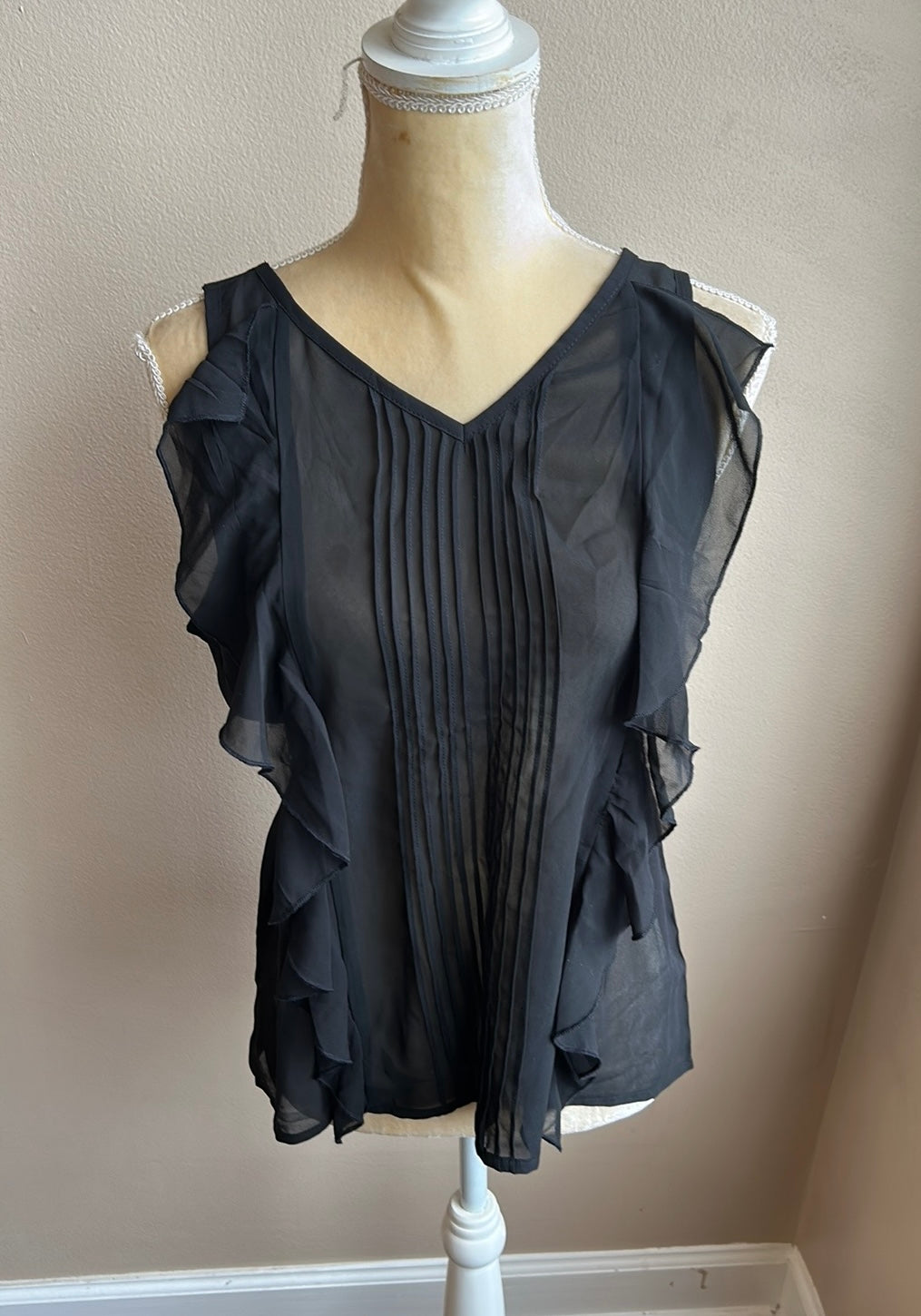 Isabella Rodriguez Womens Black Blouse Sleeveless Sz M Pintucks Ruffles ST1925