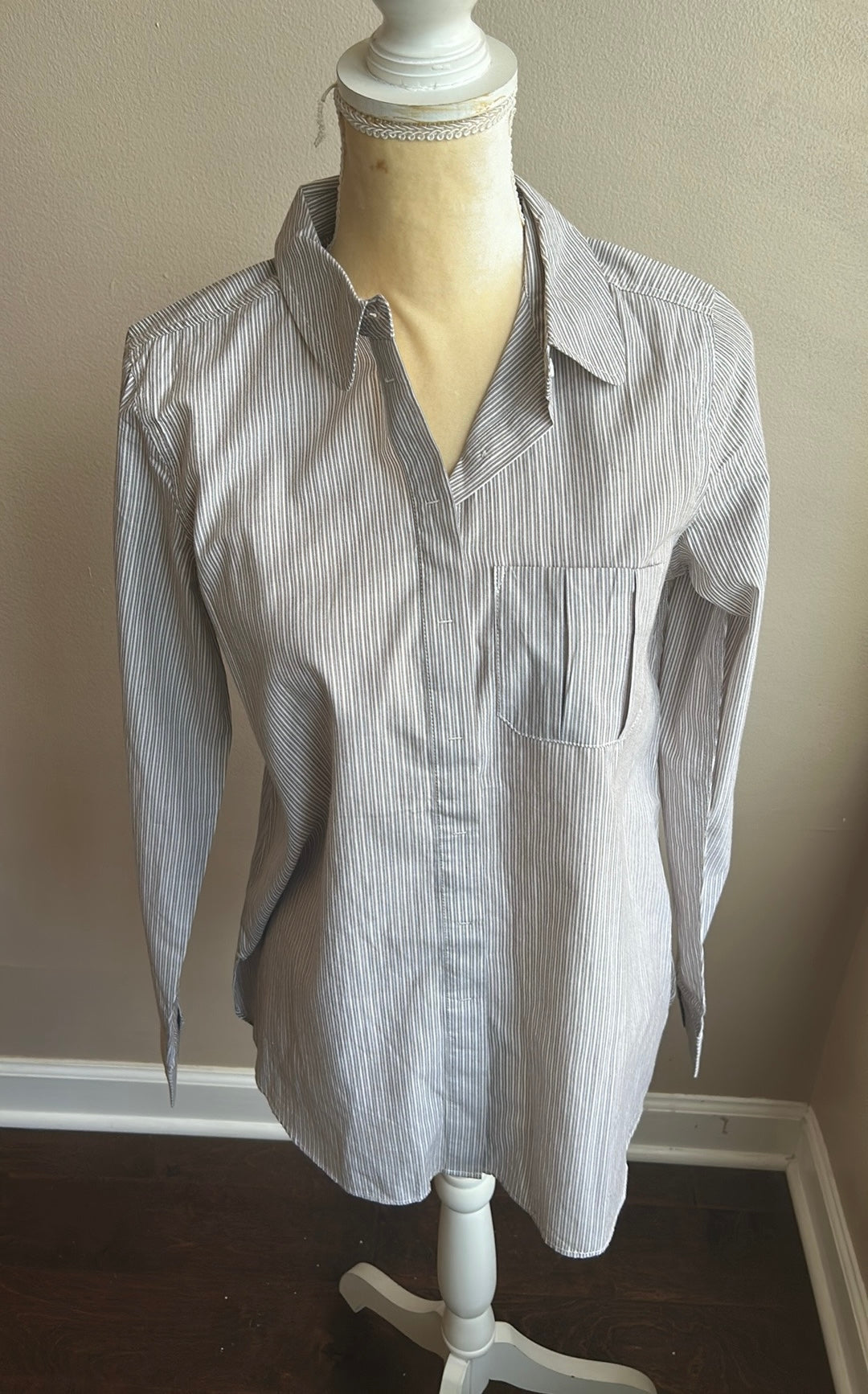 Urban Cotton Company Women’s Dress Shirt Career New Sz M Striped ST2225