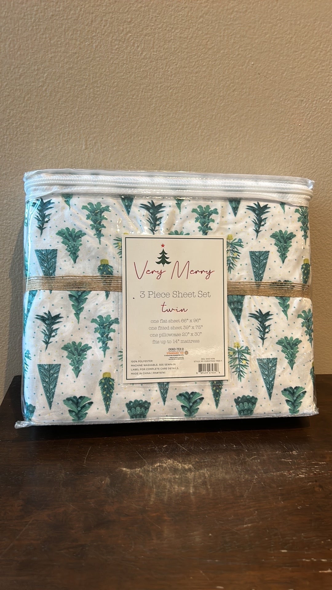Very Merry Christmas Tree Holiday Sheet Set New Polka Dot