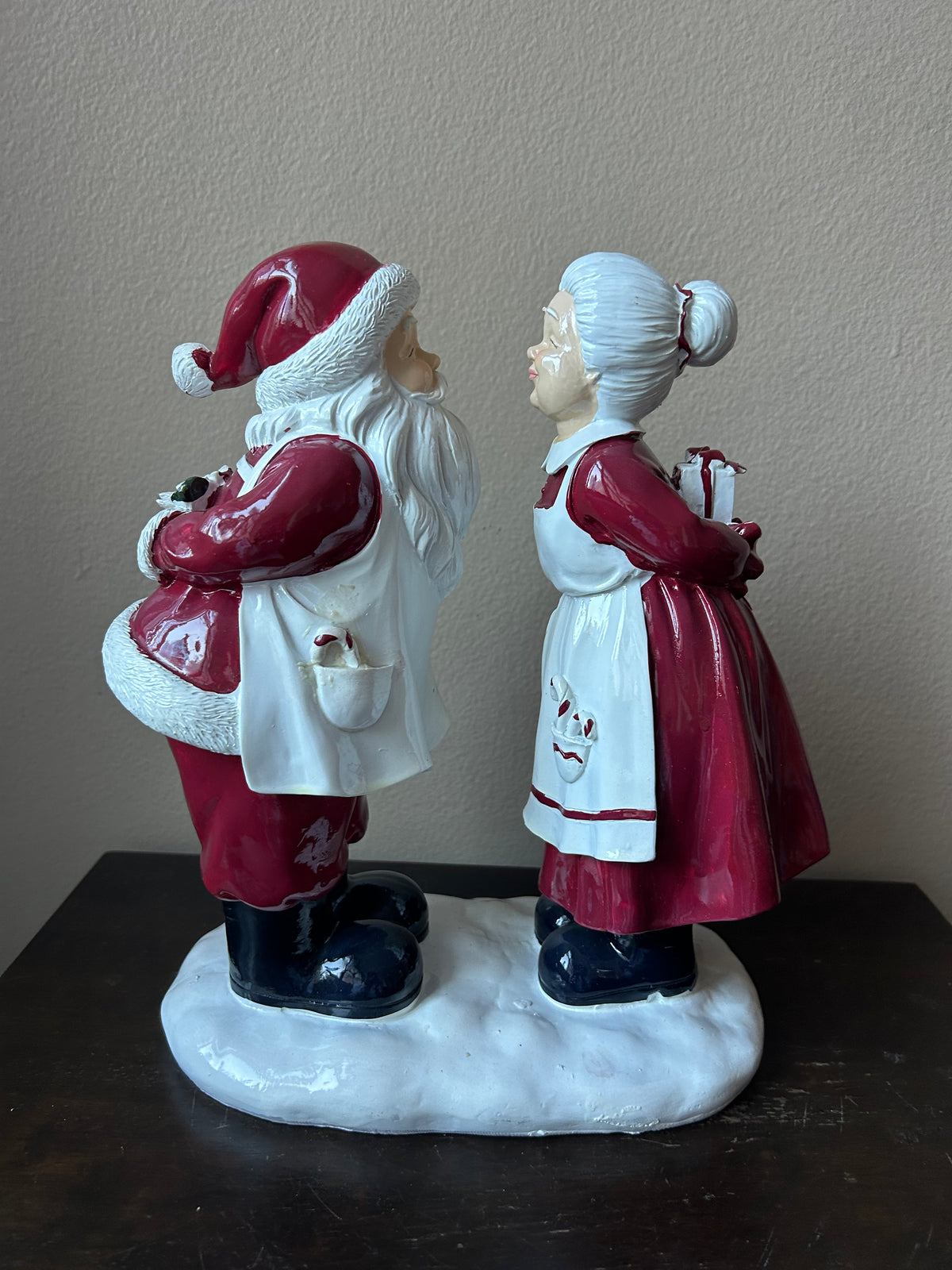 Cute Mr & Mrs Santa Claus Getting Ready To Kiss Tabletop New Figurine 11”