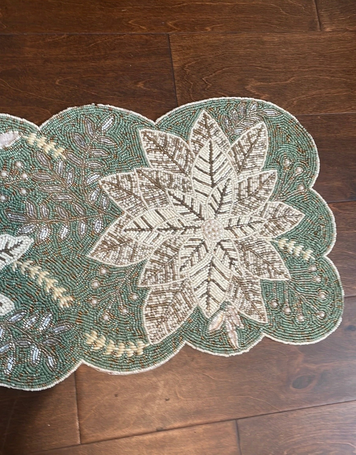 Cynthia Rowley Christmas Holiday Poinsettia Flower Beaded Table Runner New