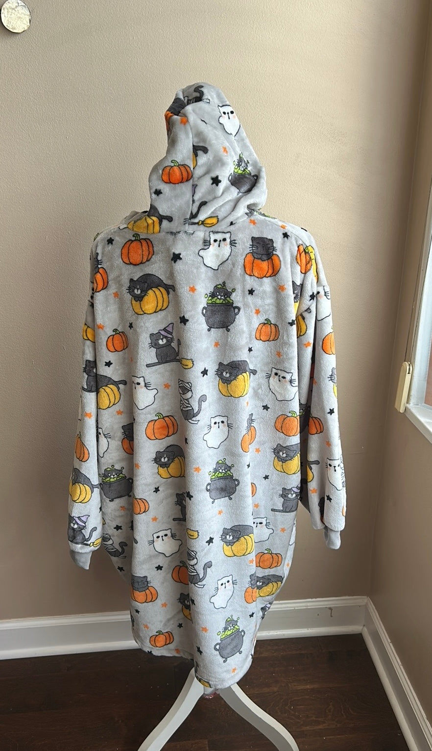 Marlo Lorenz Throwzy Poncho Mummy Cat Pumpkins New OS Hooded Halloween