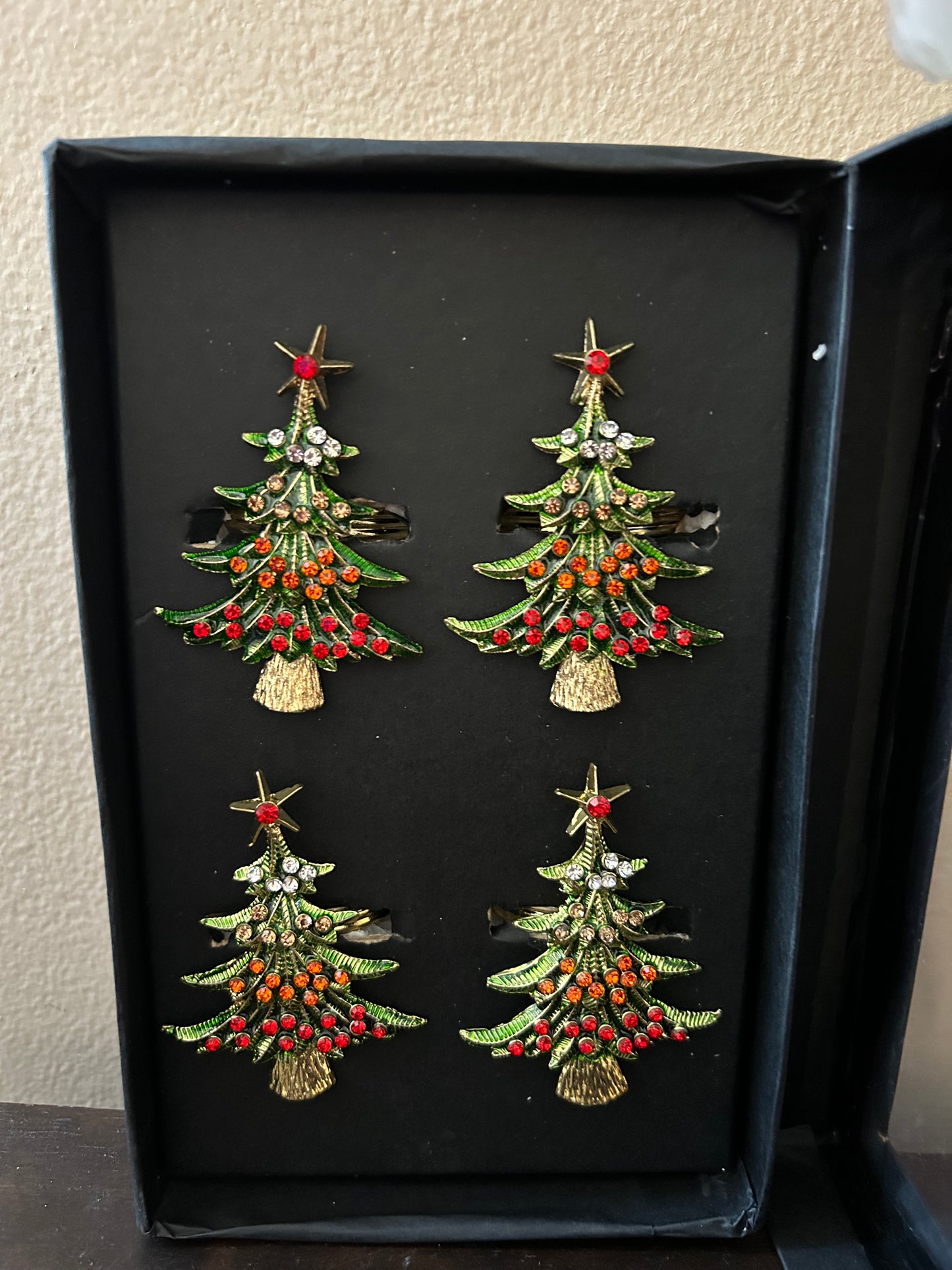 RACHEL ZOE NAPKIN RINGS TREES GREEN RED GOLD New Rhinestones