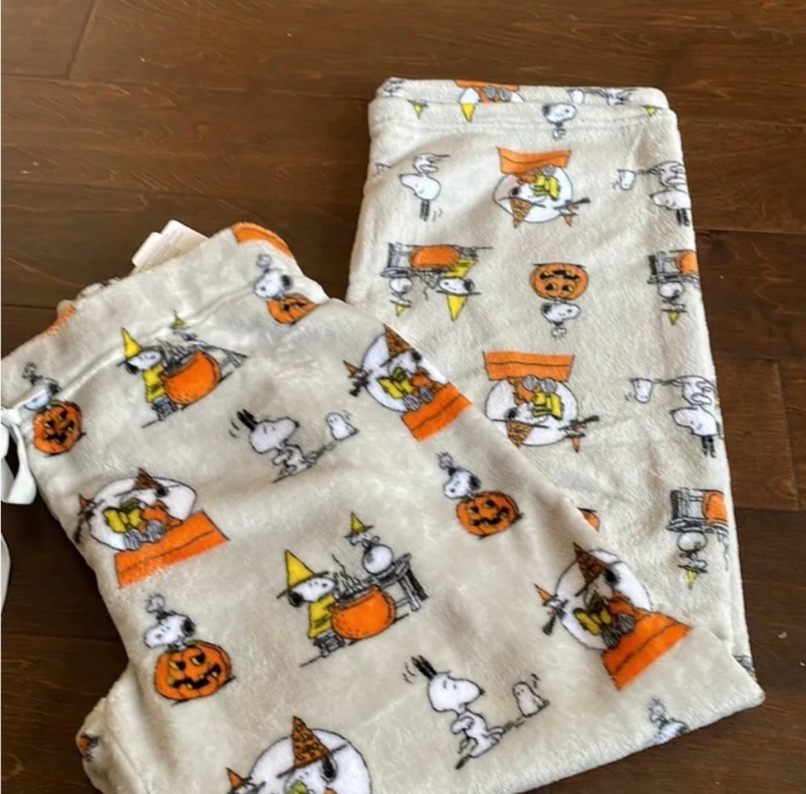 Peanuts womens Halloween Snoopy Pumpkin Print Plush Pajama Pants New