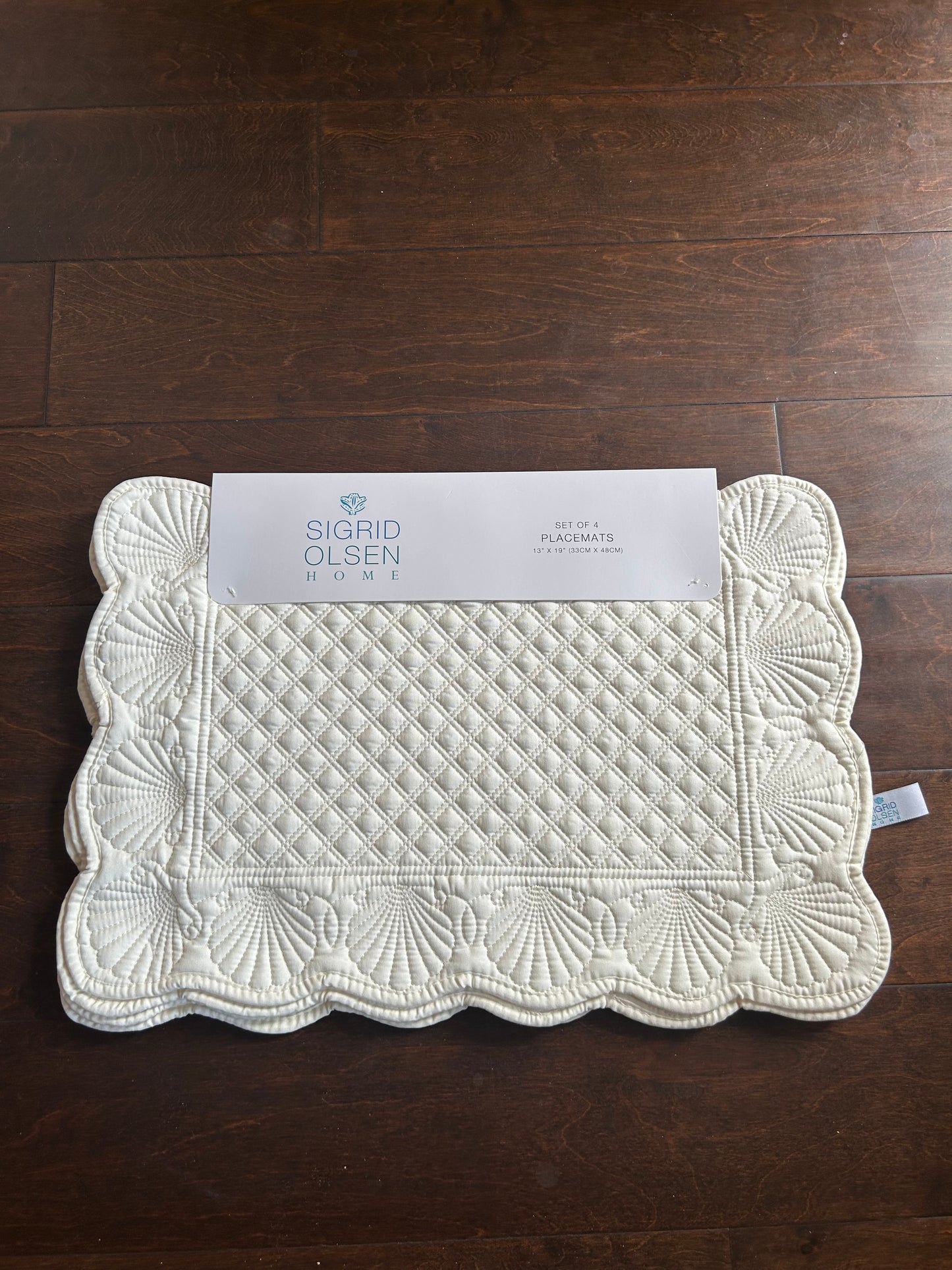 Sigrid Olsen 4 Scalloped Edged Seashells Quilted Placemats New Off White New