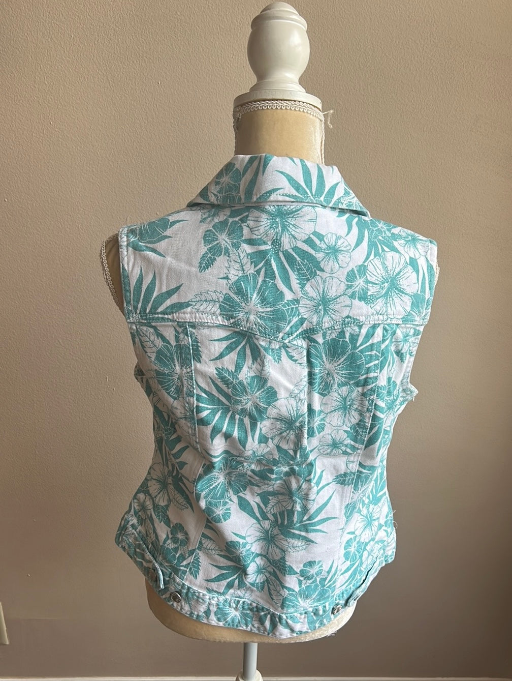 Roz & Ali Women’s Tropical Denim Vest Sz M New Floral ST2125