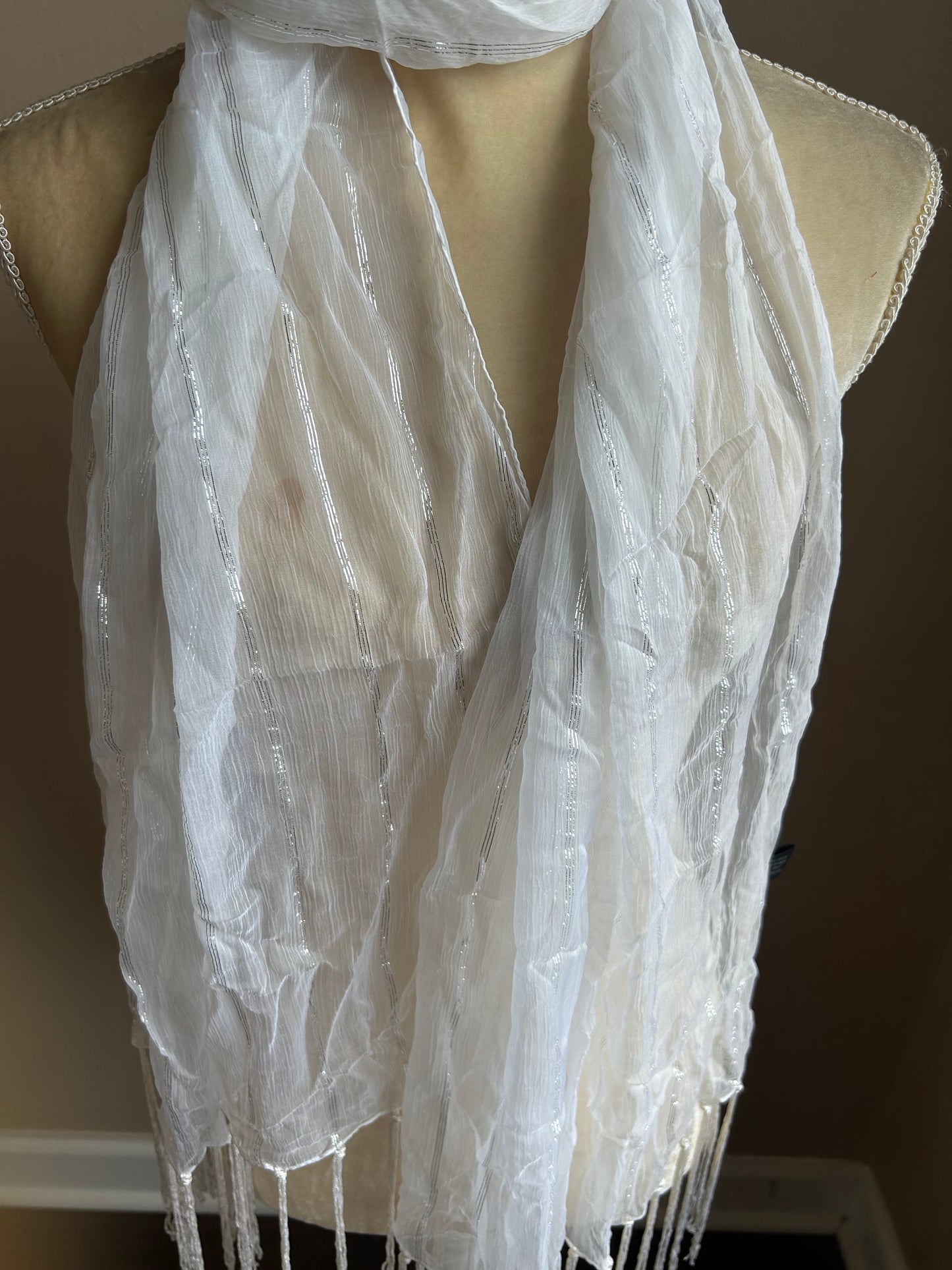 New Womens White And Silver Lurex Scarf Fringed 5000-3102