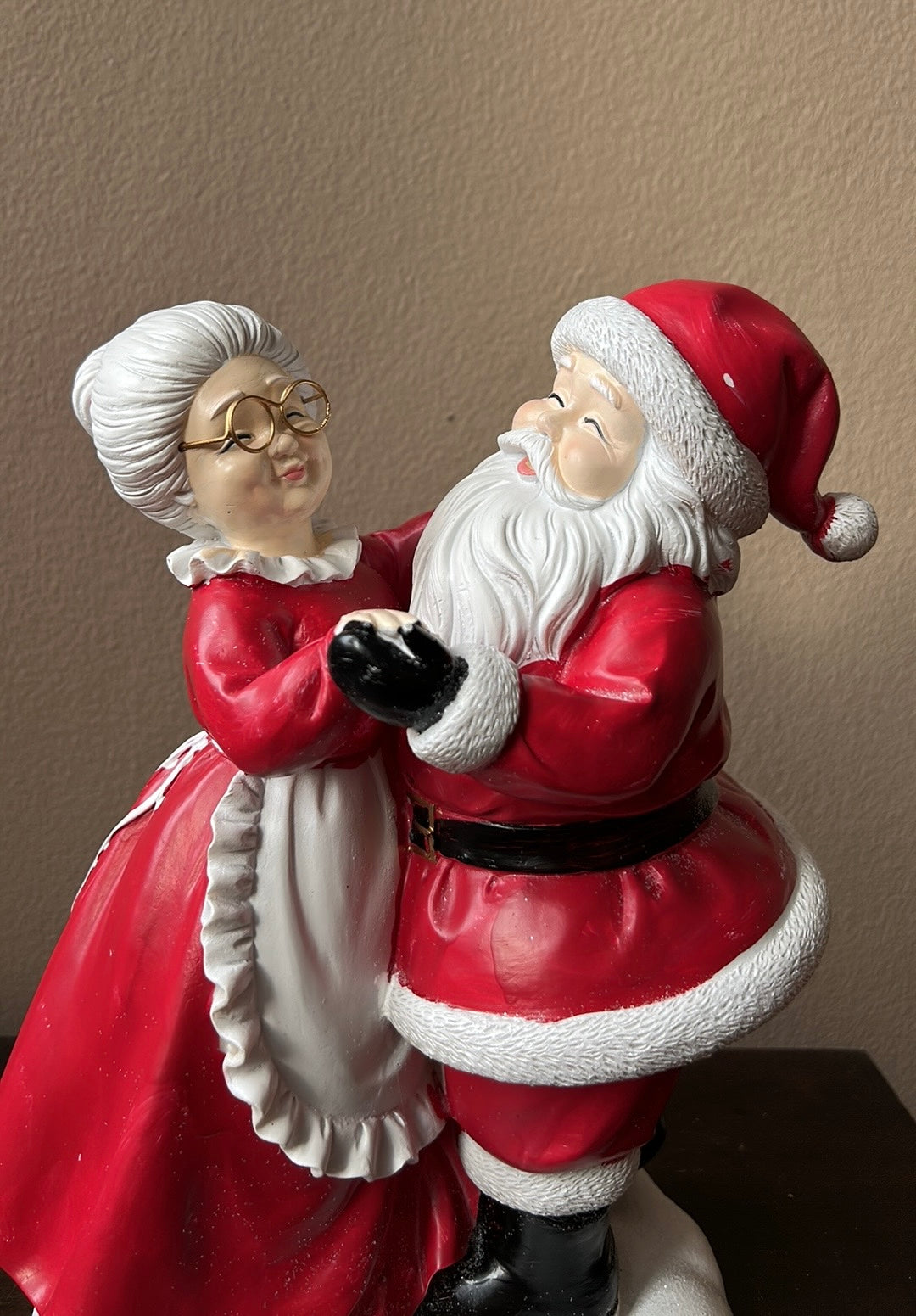 Cute Mr & Mrs Santa Claus Dancing Pose Tabletop New Figurine 11”
