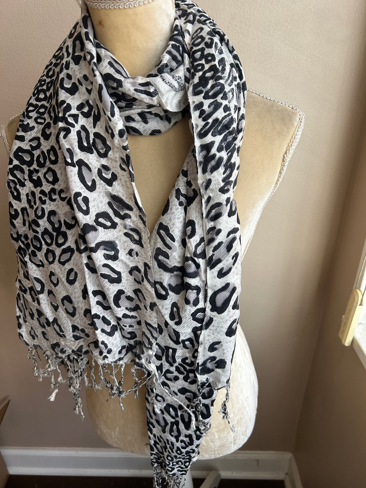 New Womens Animal Print Scarf Shawl Fringed 5002-3102