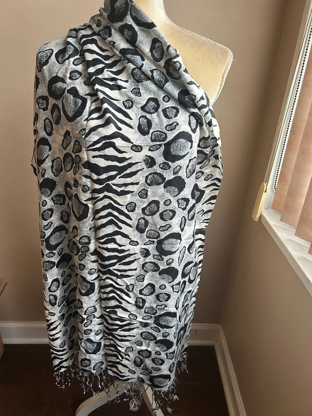 New Womens Animal Print Scarf Shawl Fringed 5002-3102