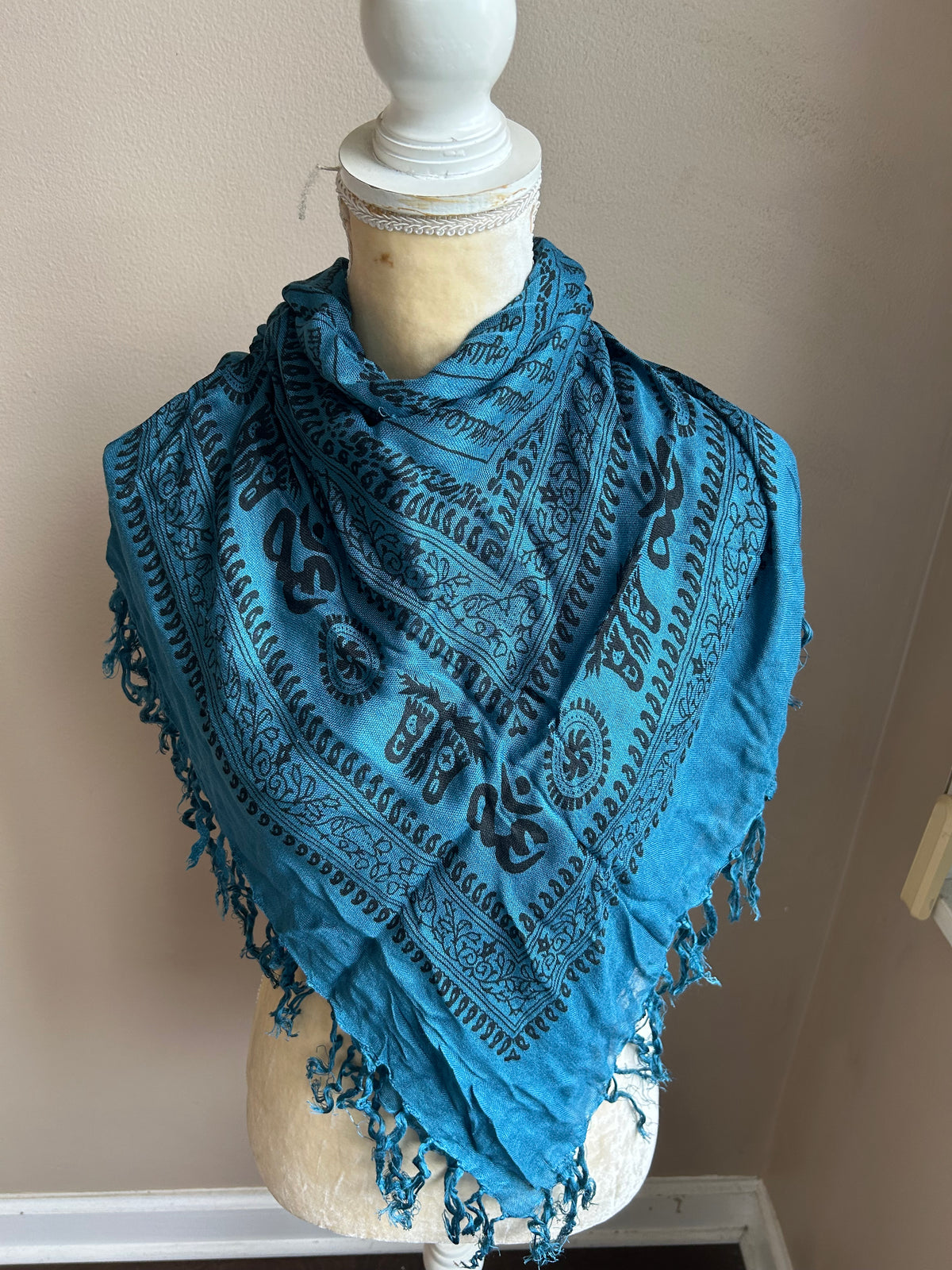 Womens Fringed Scarf Indian Words Om Print New Blue Black 5002