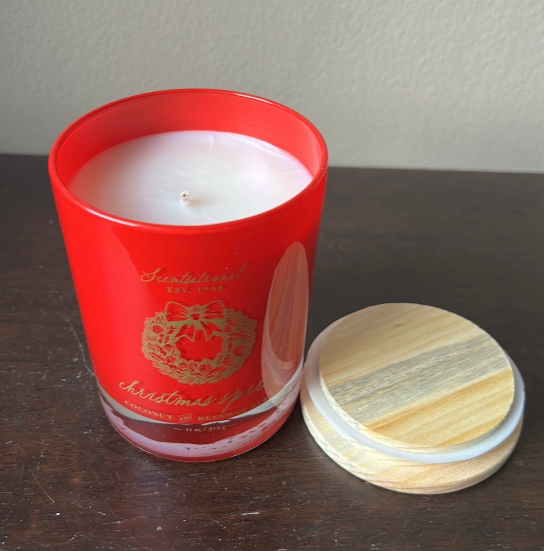 Scentsational Christmas Spirit Candle 11 Oz Jar Coconut Wax Red Jar Gold Wreath