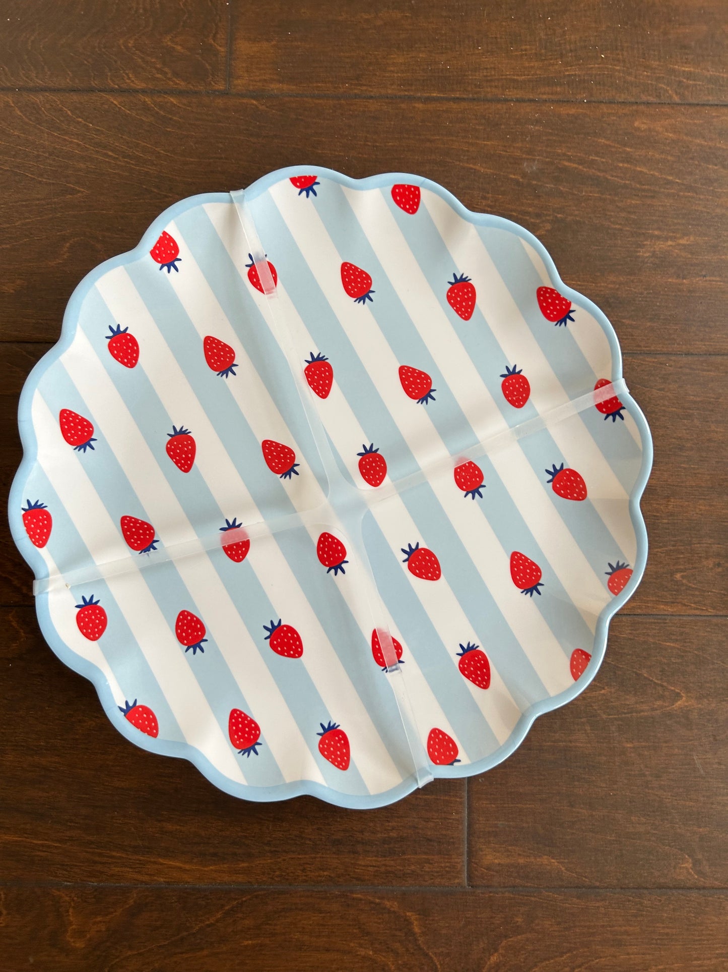 New Americana Dinnerware Set 8 Pc Melamine Strawberry Red White Blue July 4th