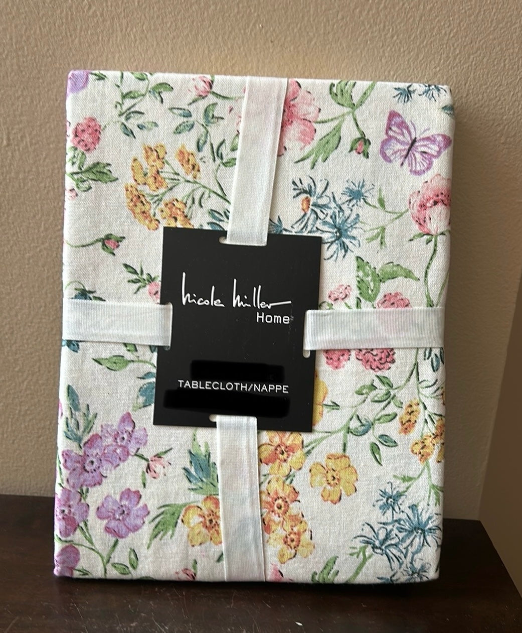 Nicole Miller Tablecloth 60”x 120”New Floral Spring Summer Oblong