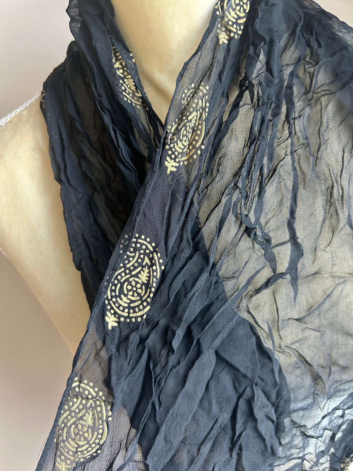 New Womens Black Crinkle Scarf With Gold Paisely Motifs 5001-3102