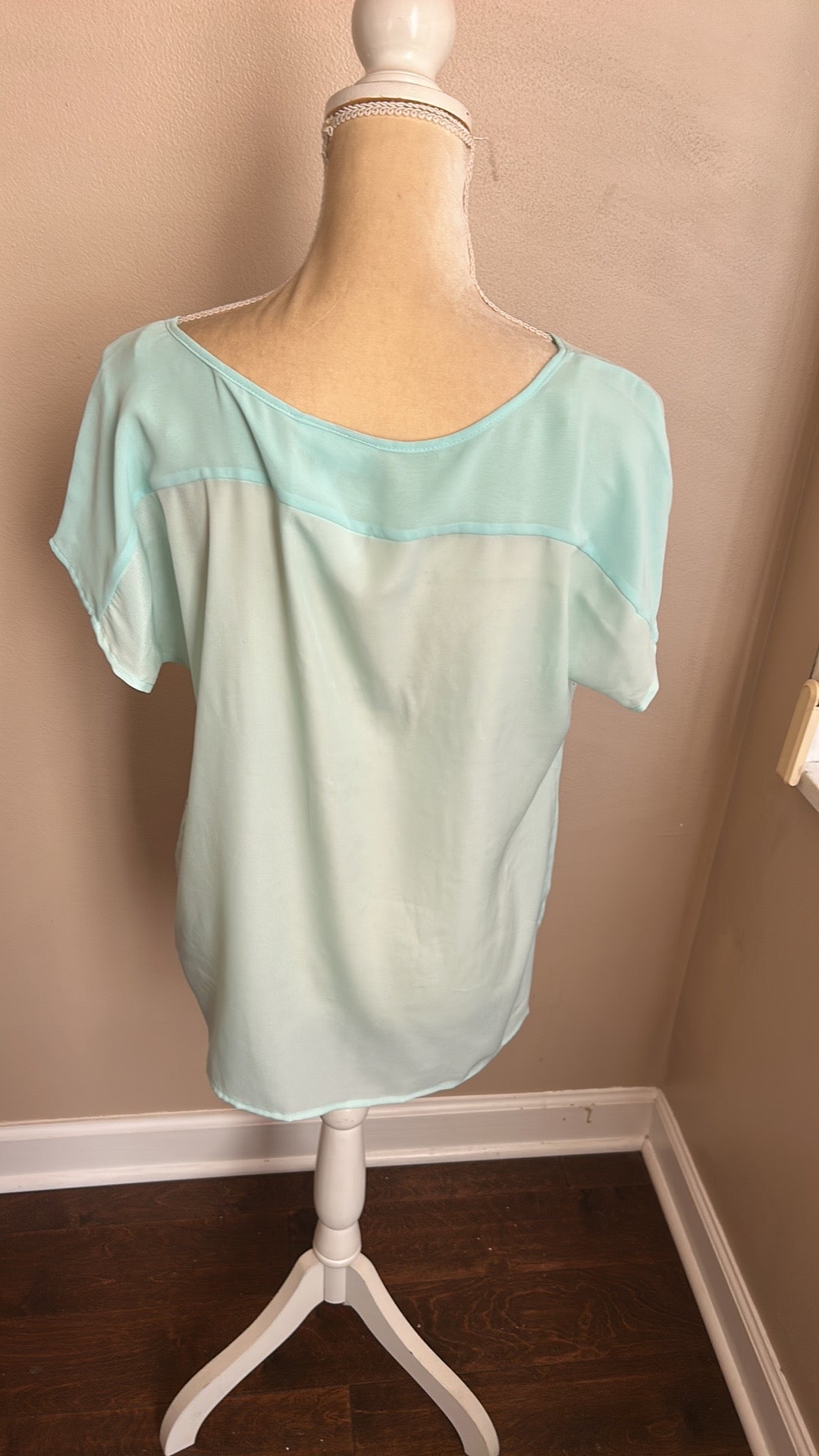DressBarn Women’s New Top Blouses Green With Gold Dots Sz M ST3225
