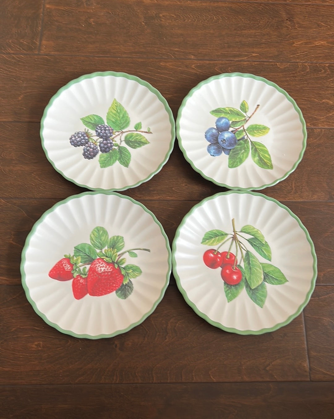 Rachel Ashwell Set Of 4 Appetizer Plates New Strawberry Cherry Scalloped