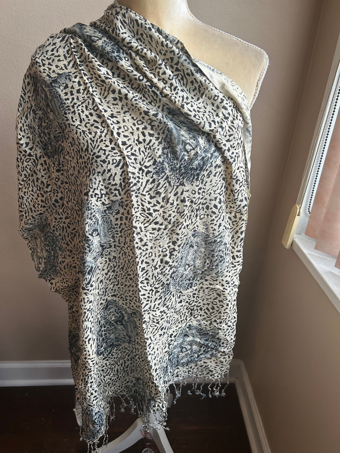 New Womens Animal Print Scarf Shawl Fringed 5002-3102