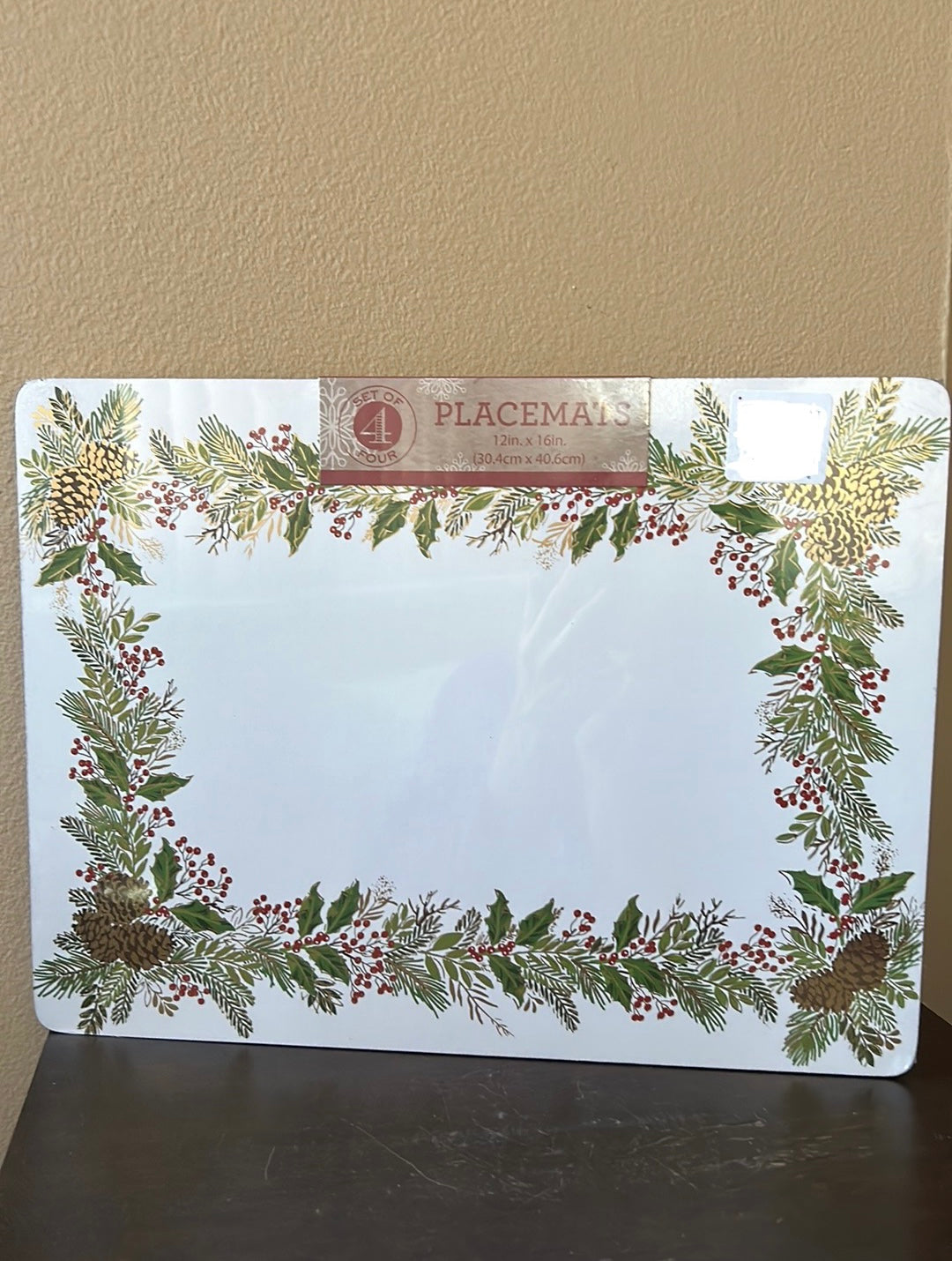 New Benson Mills Set of 4 Christmas Holly Berry Pinecone Cork Placemats Design