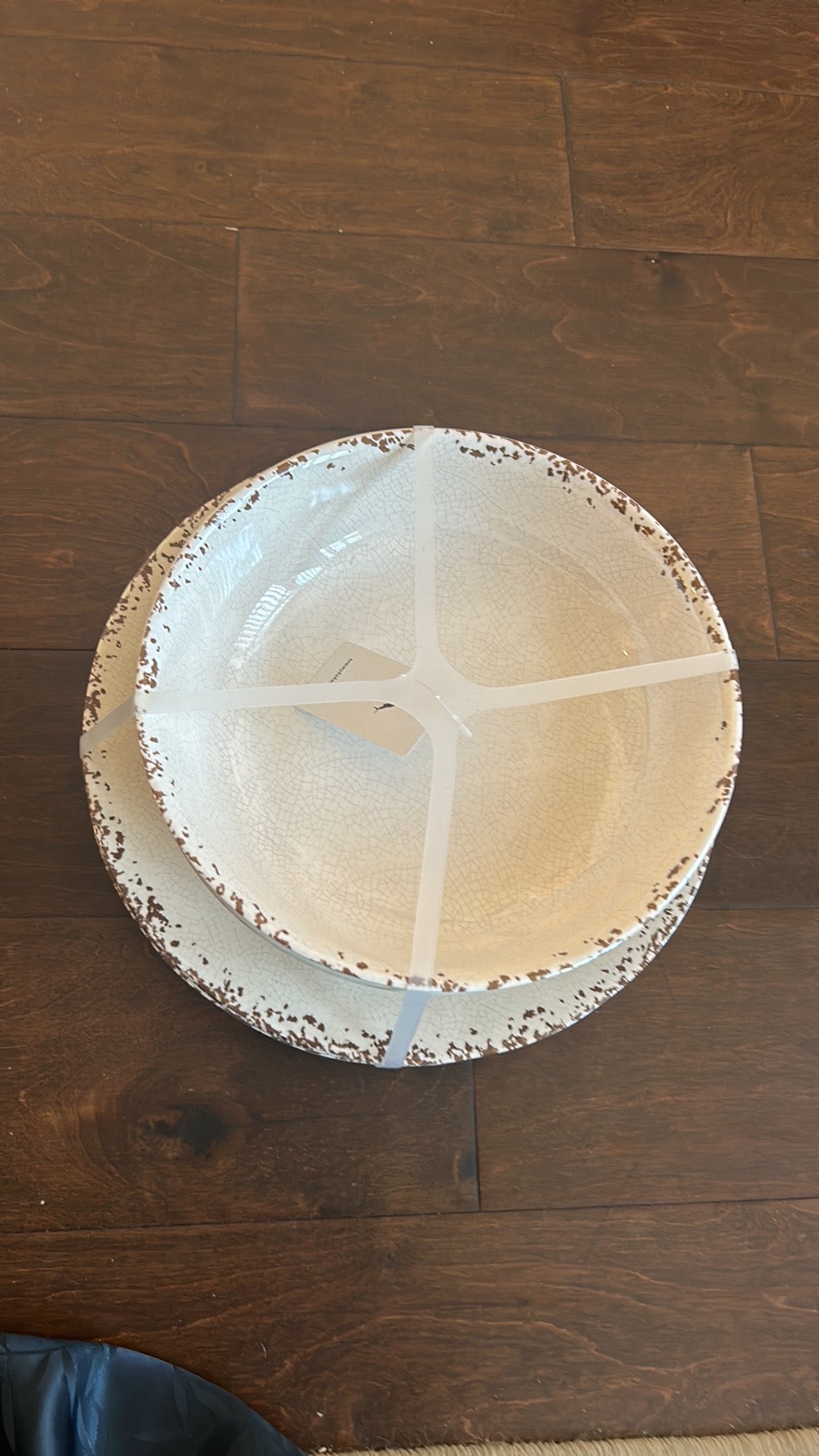 Tommy Bahama 8 Pc Set Beige Melamine 4 Dinner Plates.4 Salad Bowls Crackle
