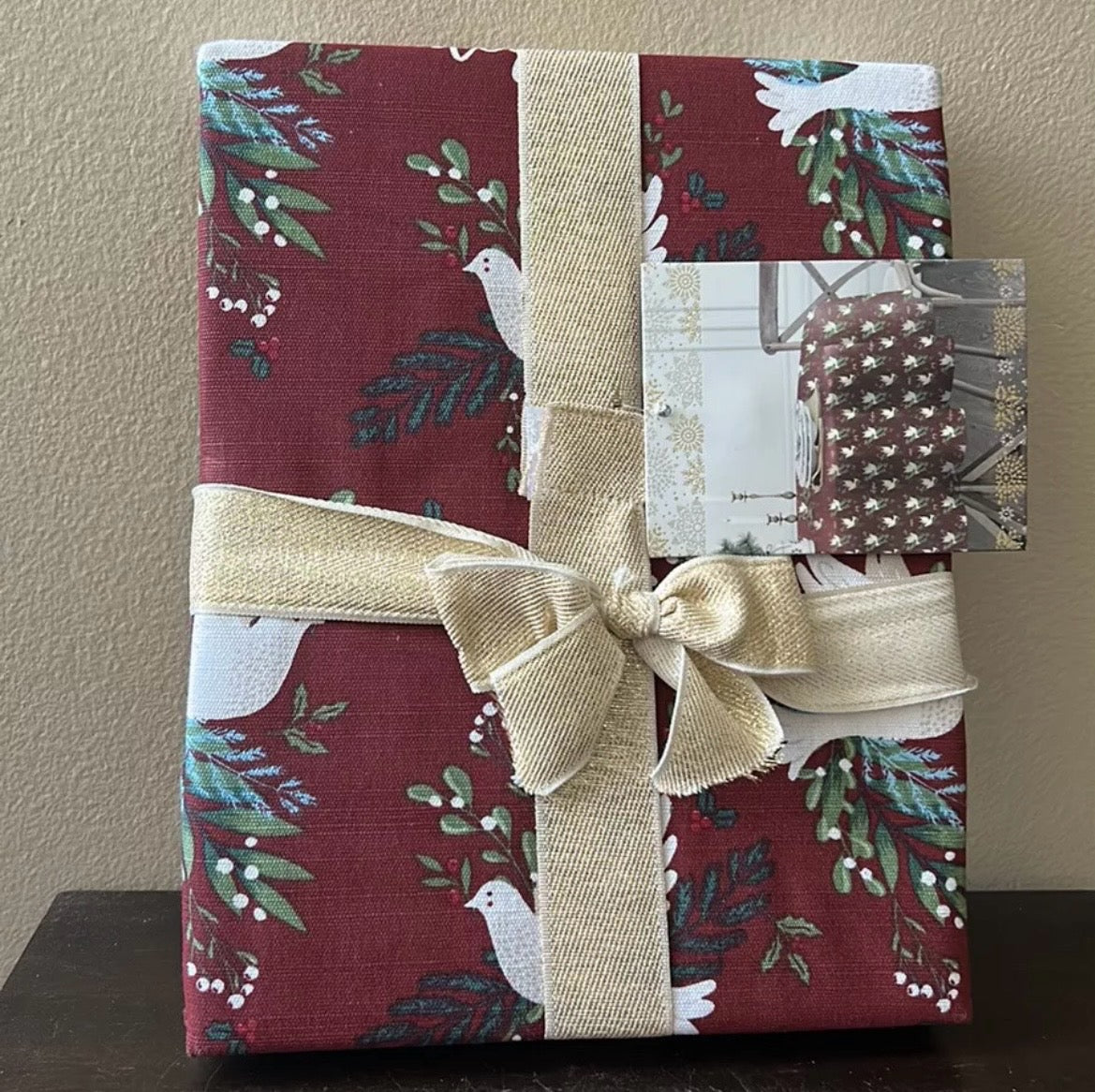 Envogue Tablecloth Christmas White Dove New Oblong Burgundy Red
