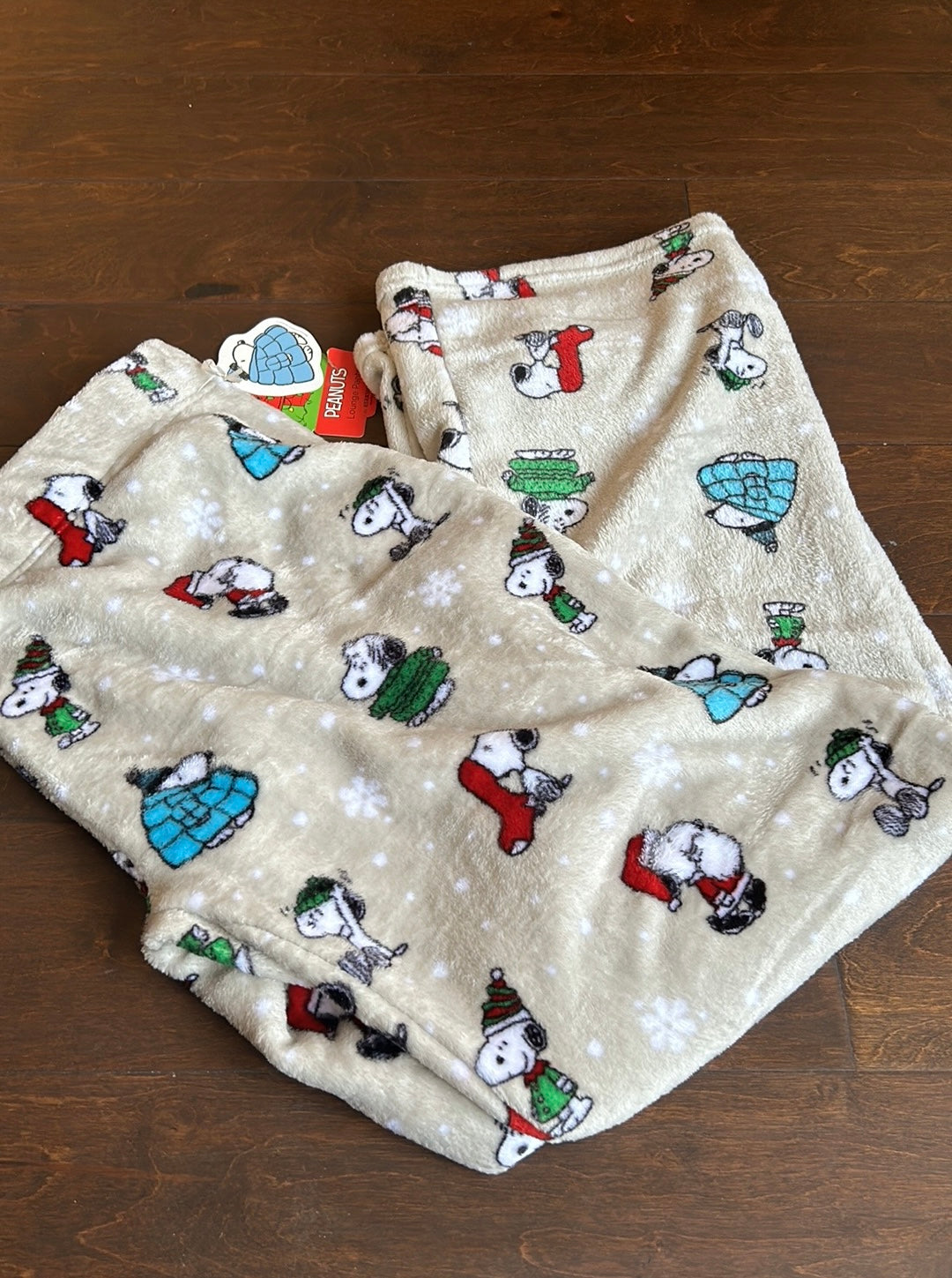 Peanuts womens Christmas Santa Snoopy Plush Pajama Pants New Snowflakes
