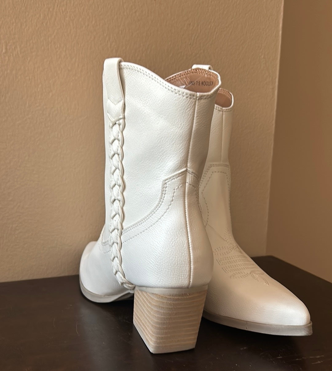 Dolce Vita Koolson Women's Sz 7.5 M Bootie Off White Ivory Western Cowboy New