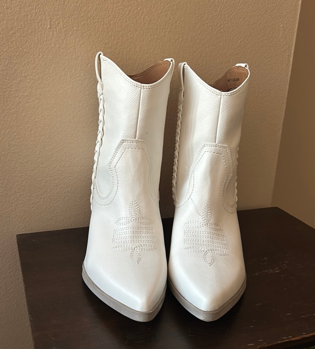 Dolce Vita Koolson Women's Sz 7.5 M Bootie Off White Ivory Western Cowboy New