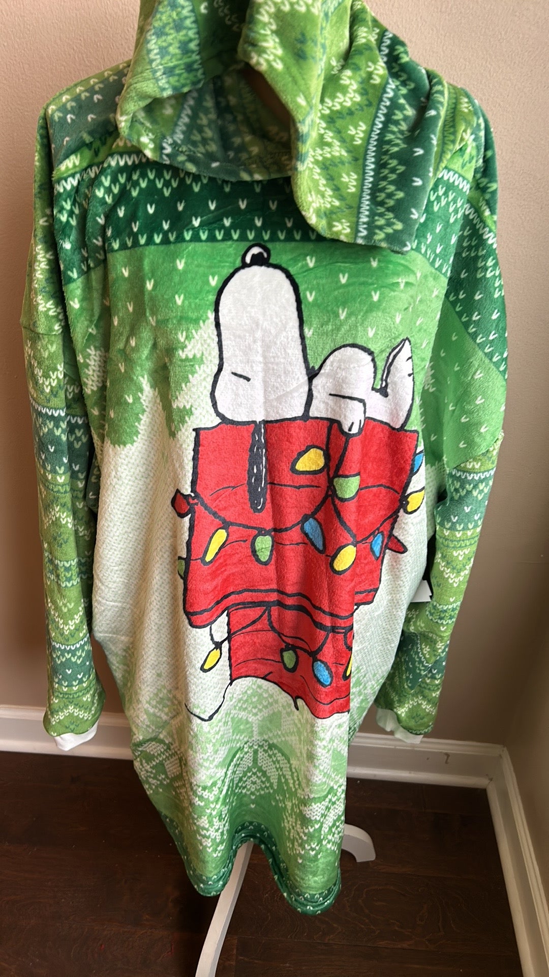 Peanuts Snoopy Doghouse Unisex OS Blanket Hoodie Christmas Lights New Plush