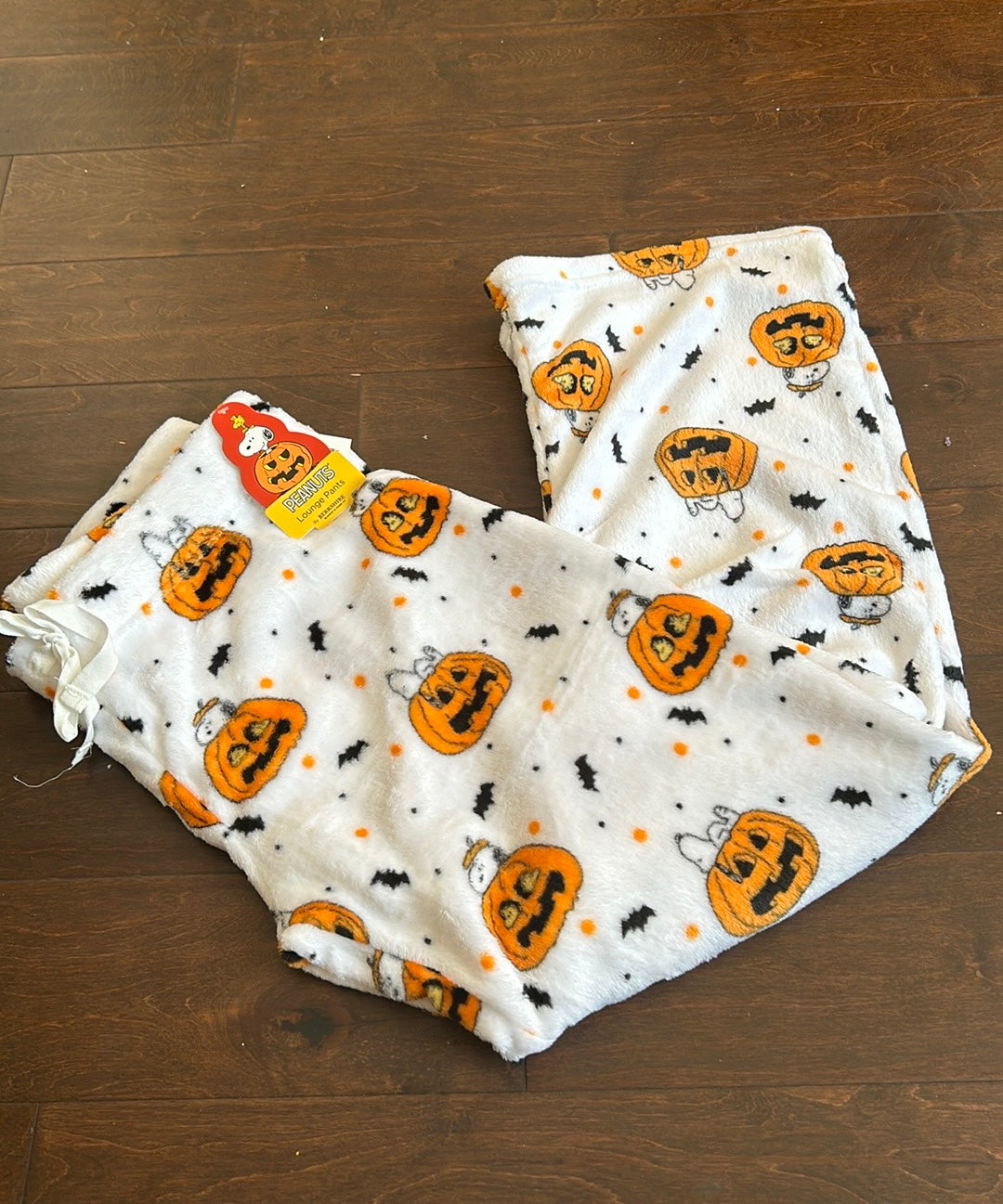 Peanuts womens Halloween Snoopy Pumpkin Bats Print Plush Pajama Pants New