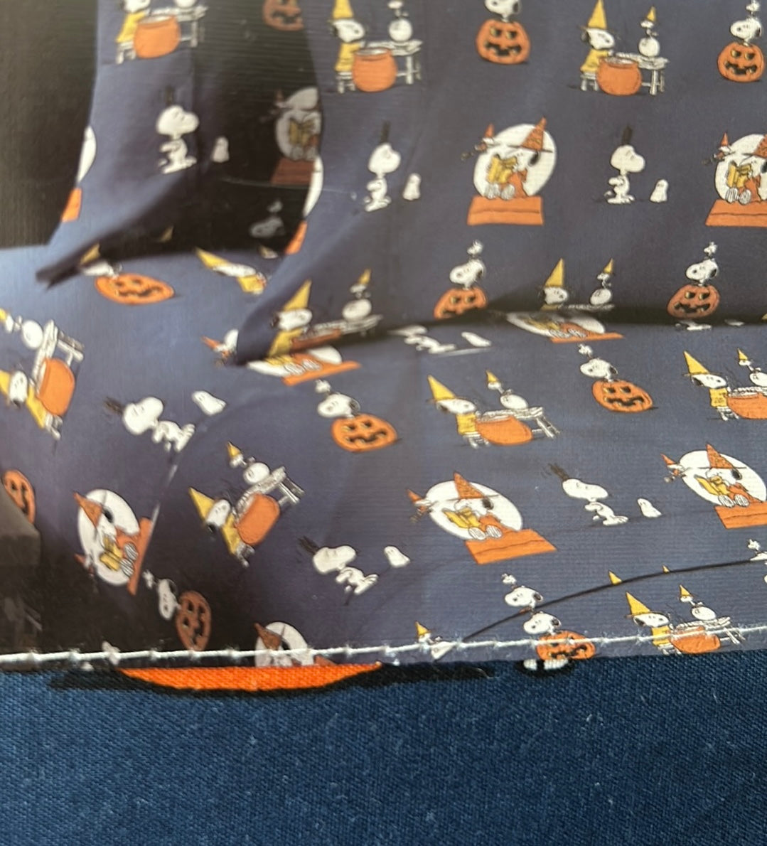 New Peanuts Snoopy Spooky Halloween Queen Sheet Set Pumpkin Navy Blue