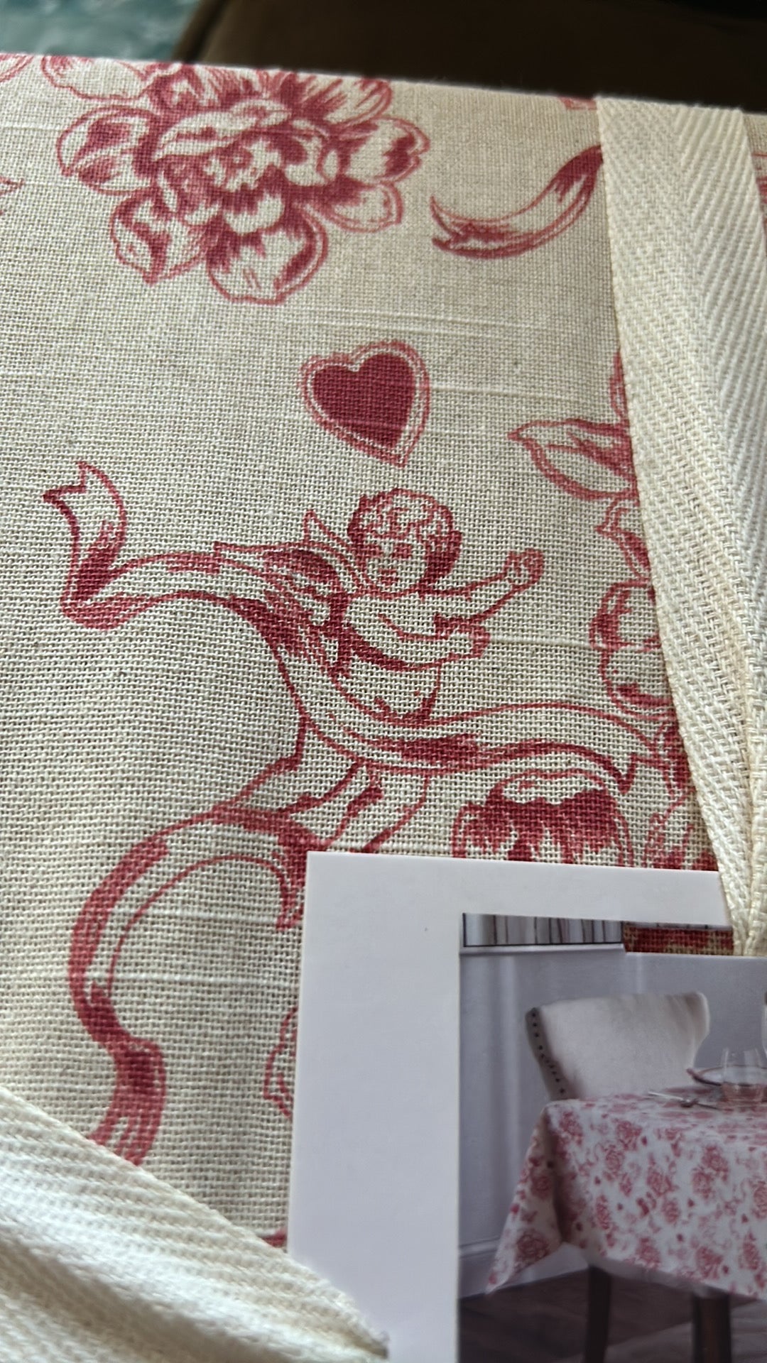 Rachel Zoe Valentines Day Cupid Hearts Floral Tablecloth 70” Round Love Etoile