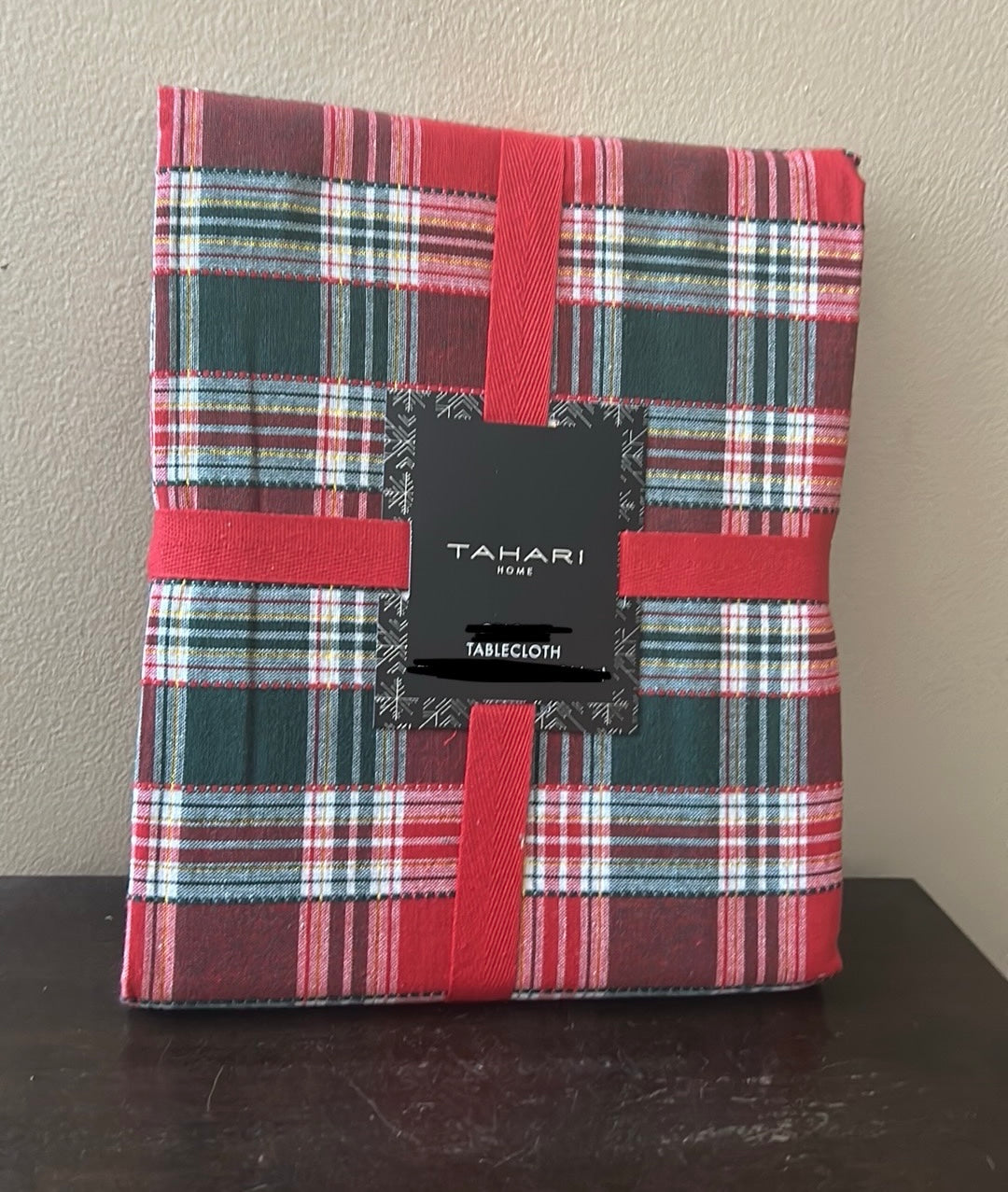 Tahari tablecloth Red Green Tartan Plaid Christmas New Cotton Lurex