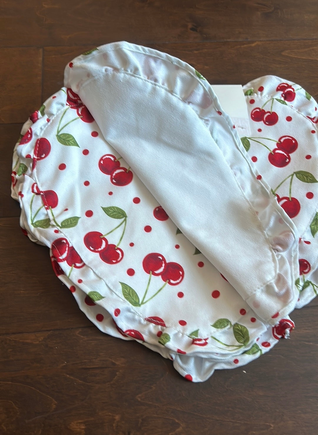 Rachel Zoe 4 Heart Shape Red Cherries Placemats Valentines Day New Ruffled
