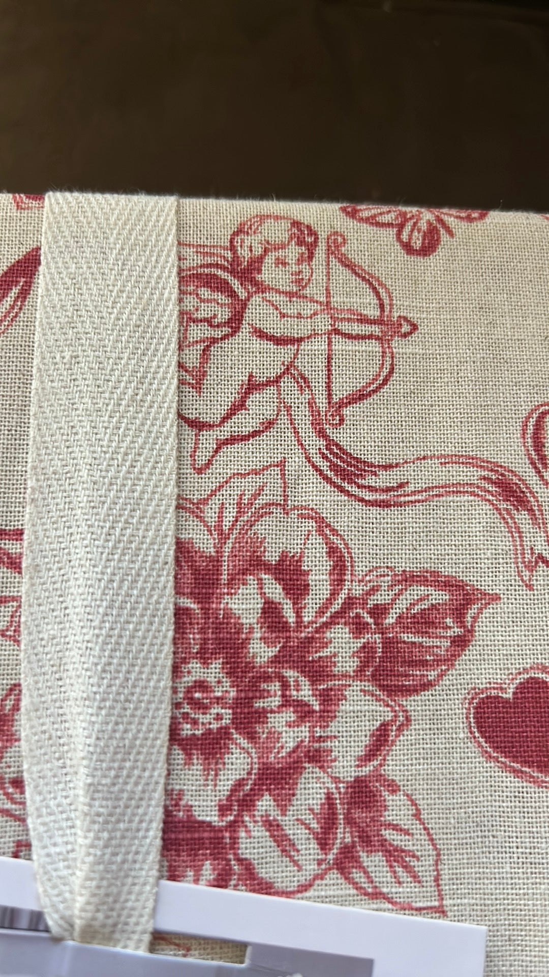 Rachel Zoe Valentines Day Cupid Hearts Floral Tablecloth 70” Round Love Etoile