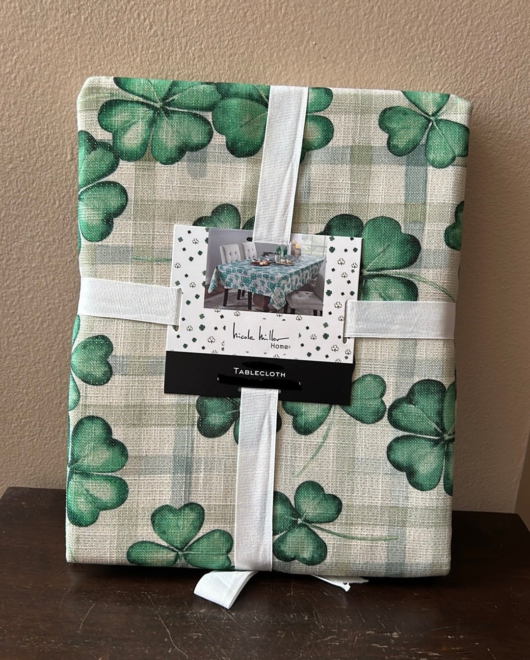 Nicole Miller Home St Patrick’s Day Tablecloth Oblong New Clover Shimmer