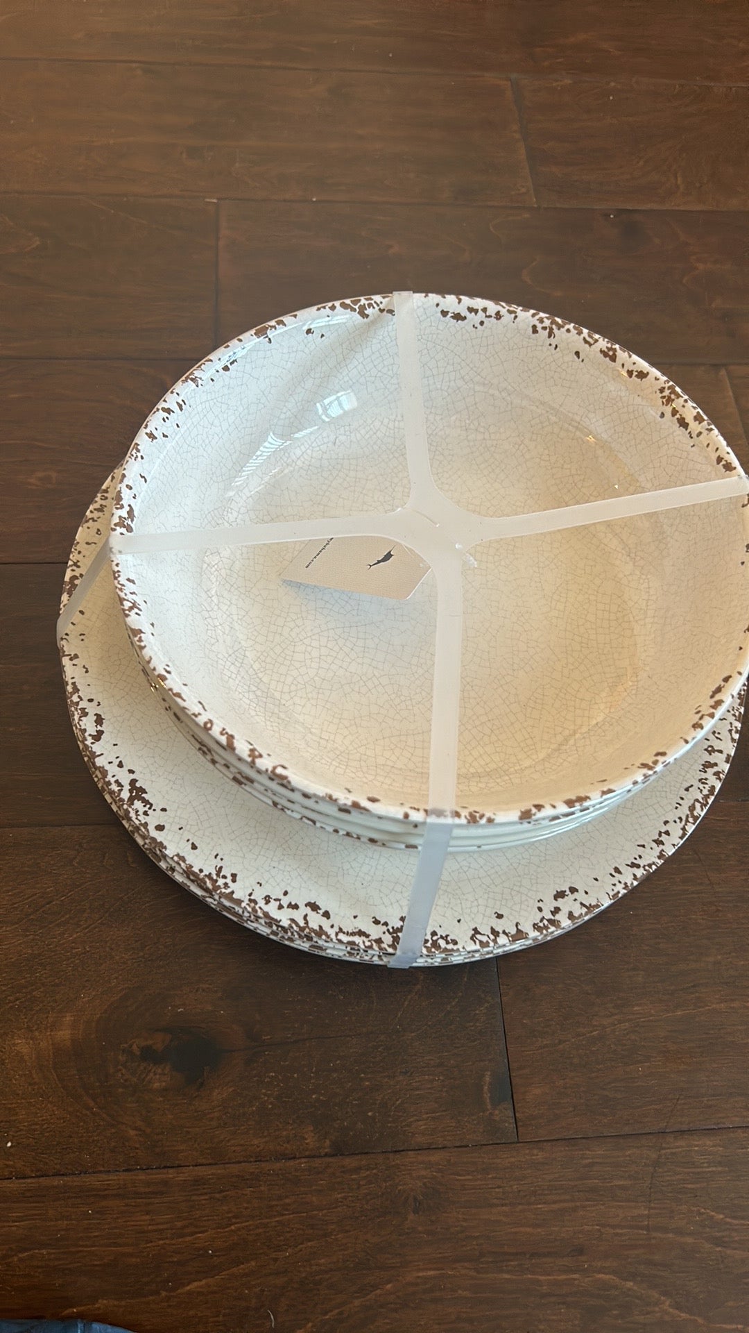 Tommy Bahama 8 Pc Set Beige Melamine 4 Dinner Plates.4 Salad Bowls Crackle