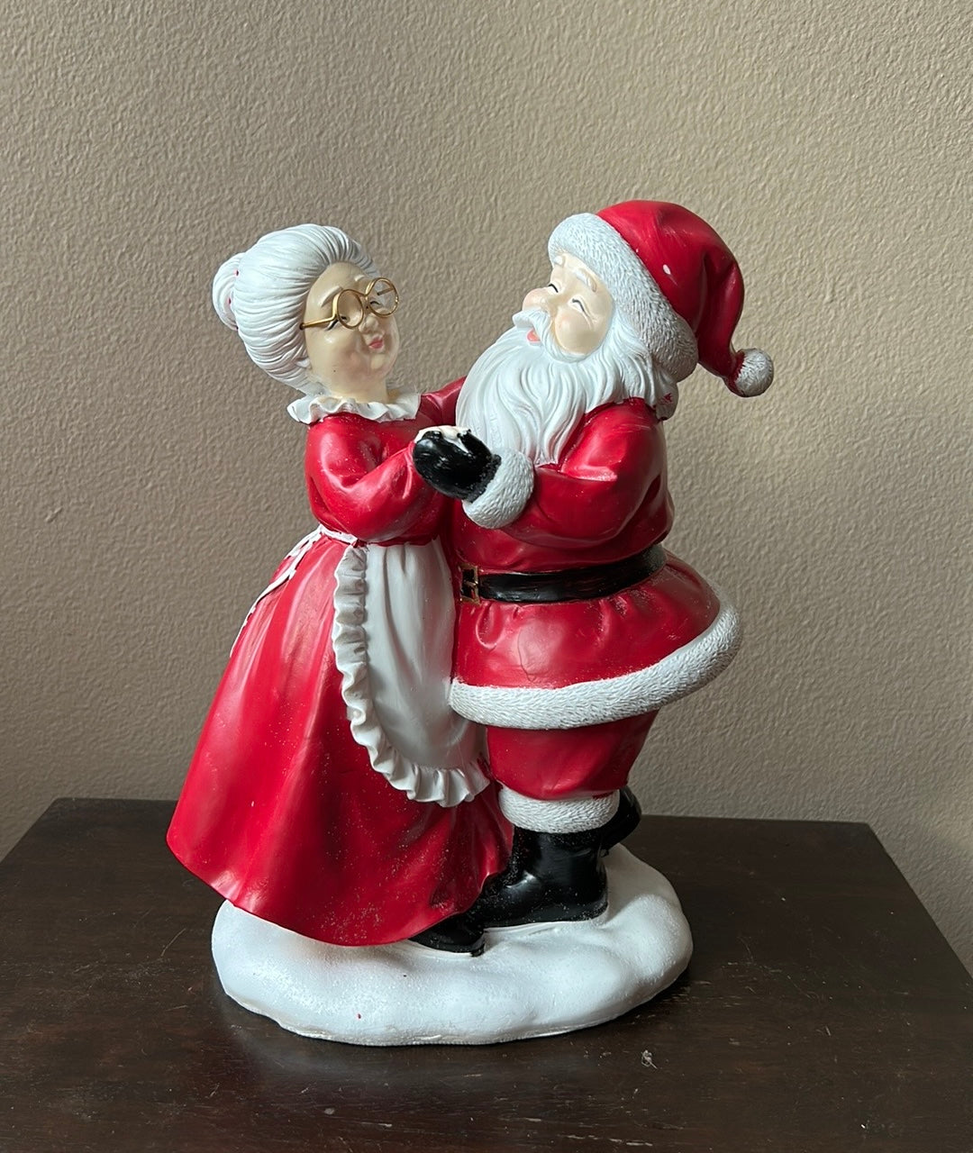 Cute Mr & Mrs Santa Claus Dancing Pose Tabletop New Figurine 11”