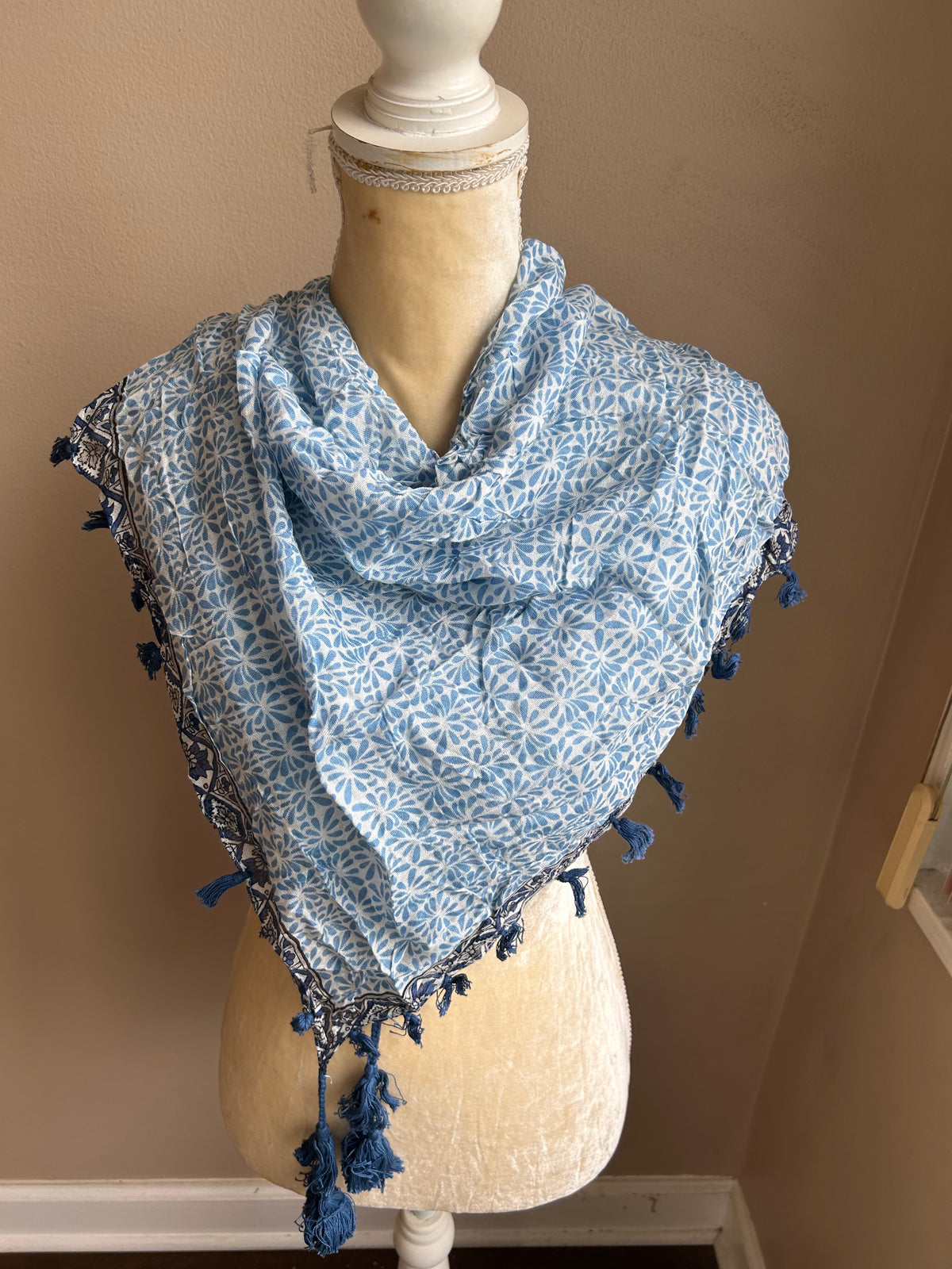 New Womens Scarf Multicolor Blue White Floral 5002-3102 Tassles
