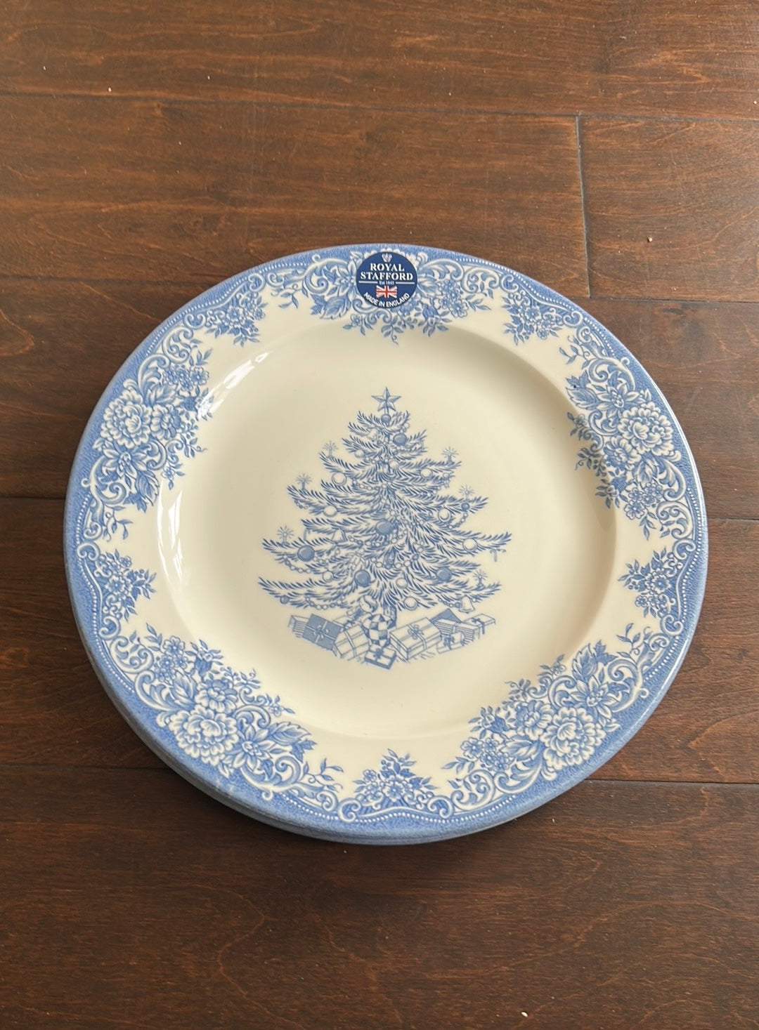 Royal Stafford Dinner Plates Set Of 4 New Christmas Tree Blue