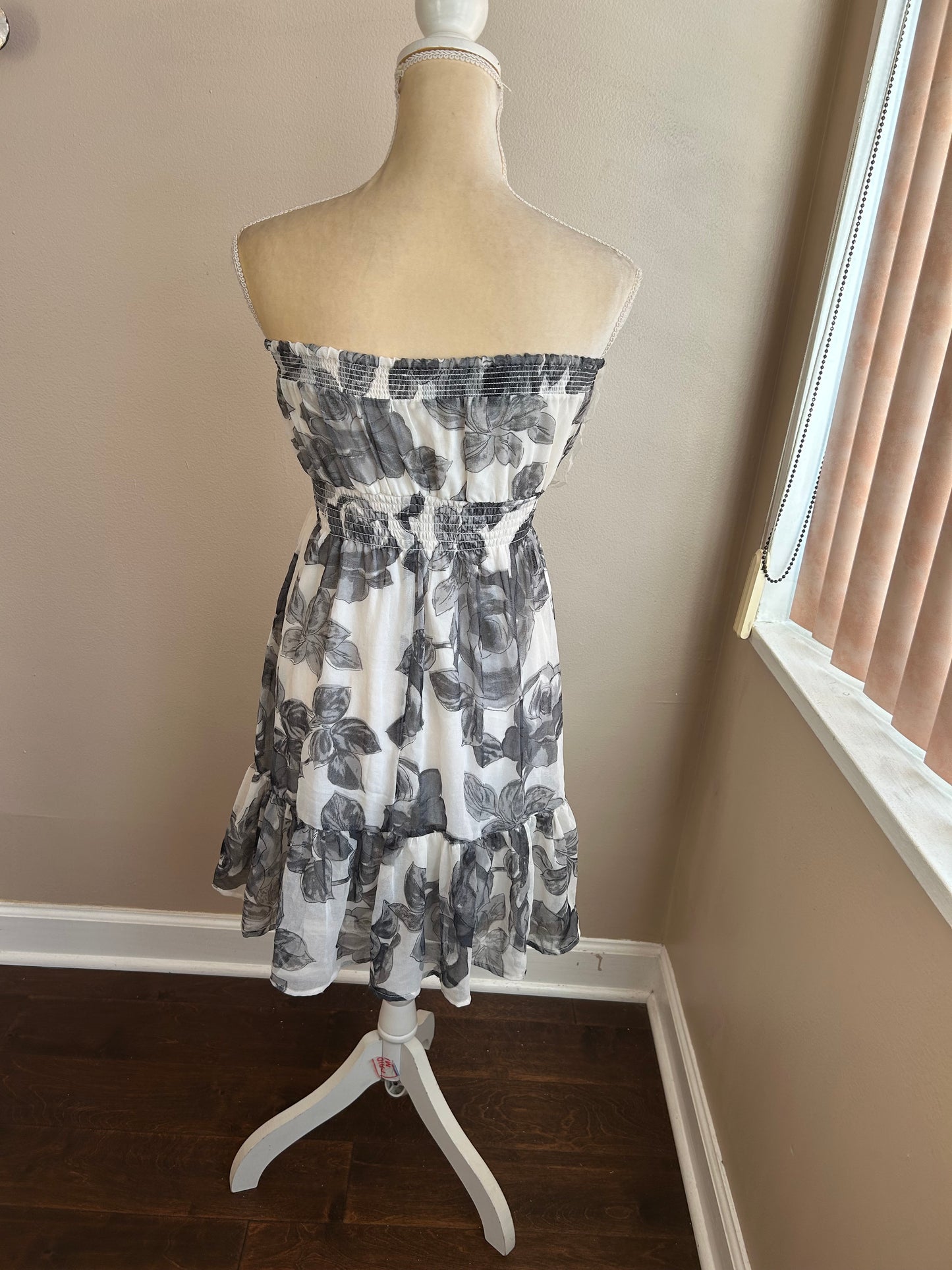 New womens mini dress Pink floral print smocked strapless sz M 4124
