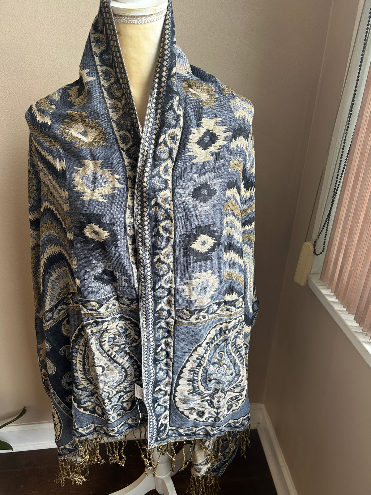 Avenue Women’s Shawl Wrap Scarf Paisely Print New Floral Fringed 5002