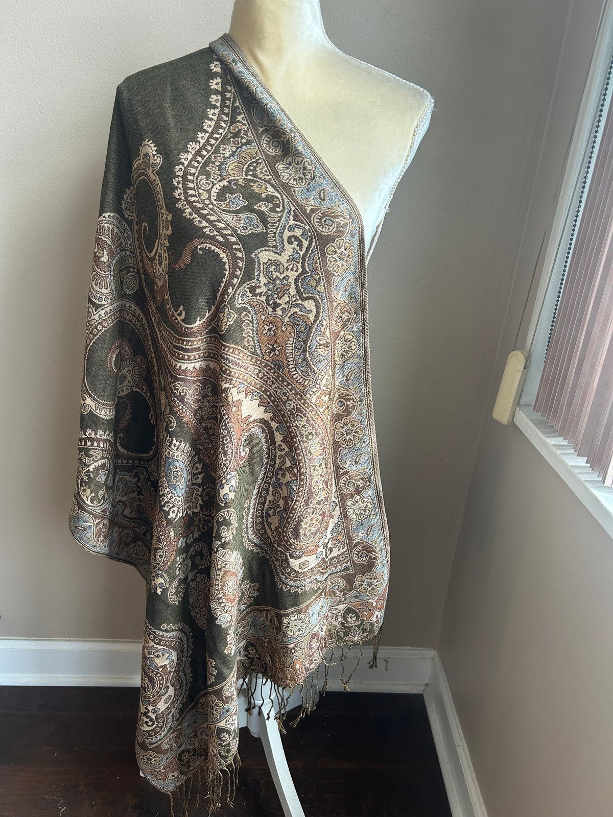 Women’s Shawl Wrap Scarf Reversible Paisely Print New Floral Fringed 5002