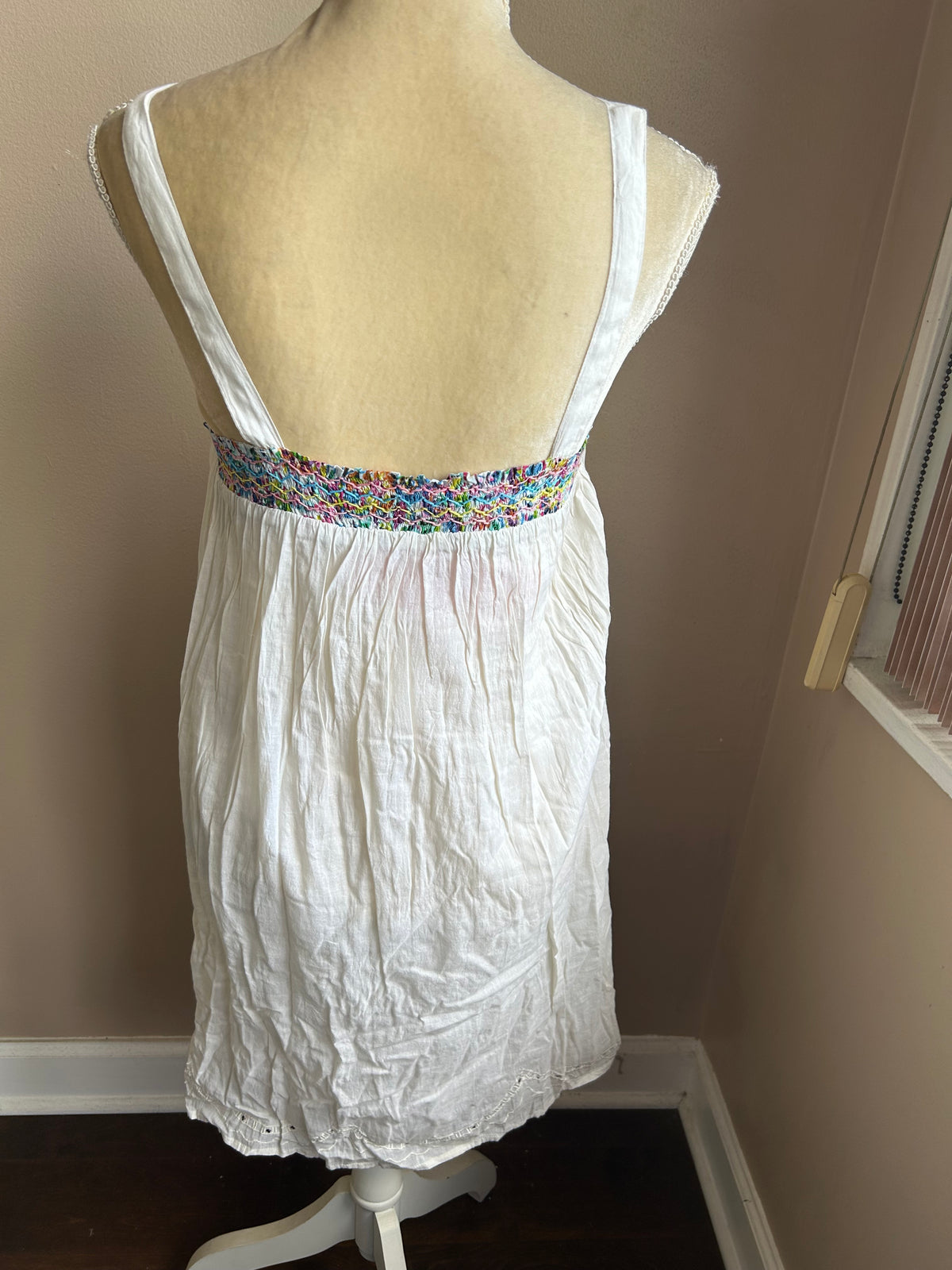 Mystery Women’s Embroidered Smocked Dress Sz S Cotton Lined White 5003